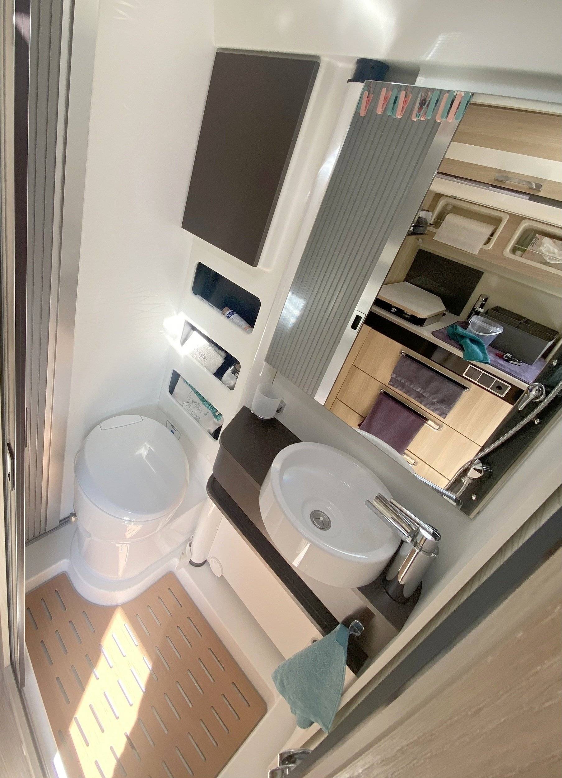 Dreamer Dreamer Family Van