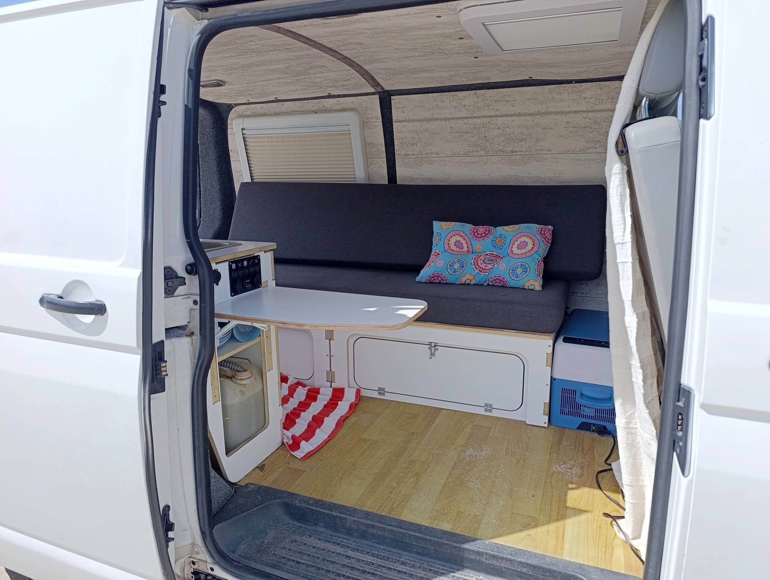 Eethoek Volkswagen Transporter 2,0 l 84 ch - Yescapa