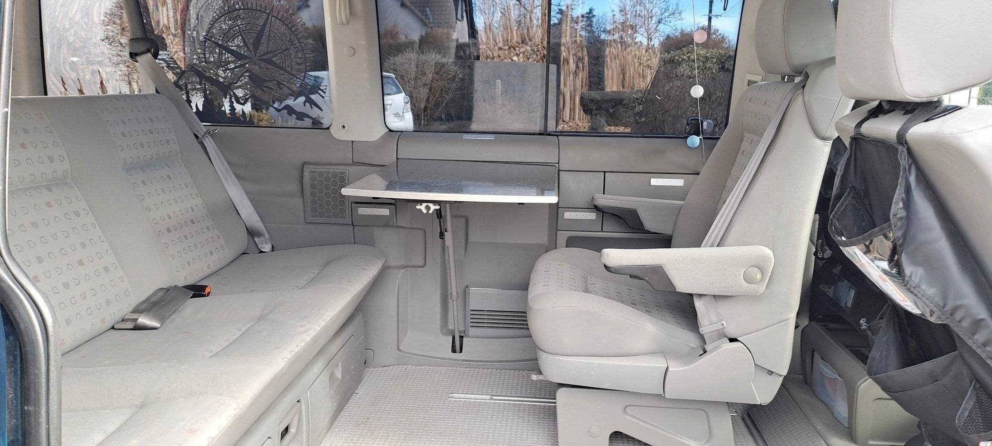 Coin repas Volkswagen Multivan TDI 150cv - Yescapa