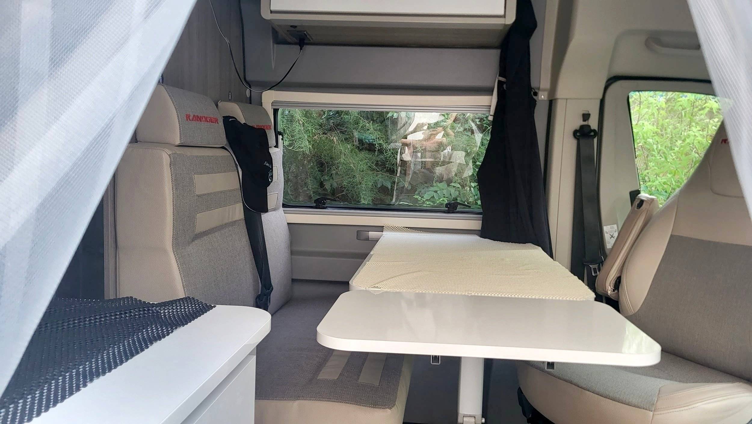 Dining Area Fiat Ducato 2,3 l Multijet. - Yescapa