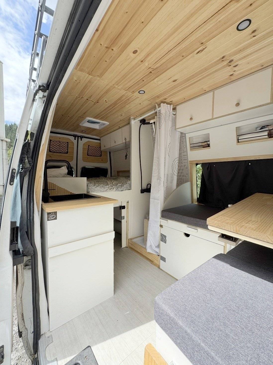 Coin repas Ford FORD TRANSIT 140CV - Yescapa
