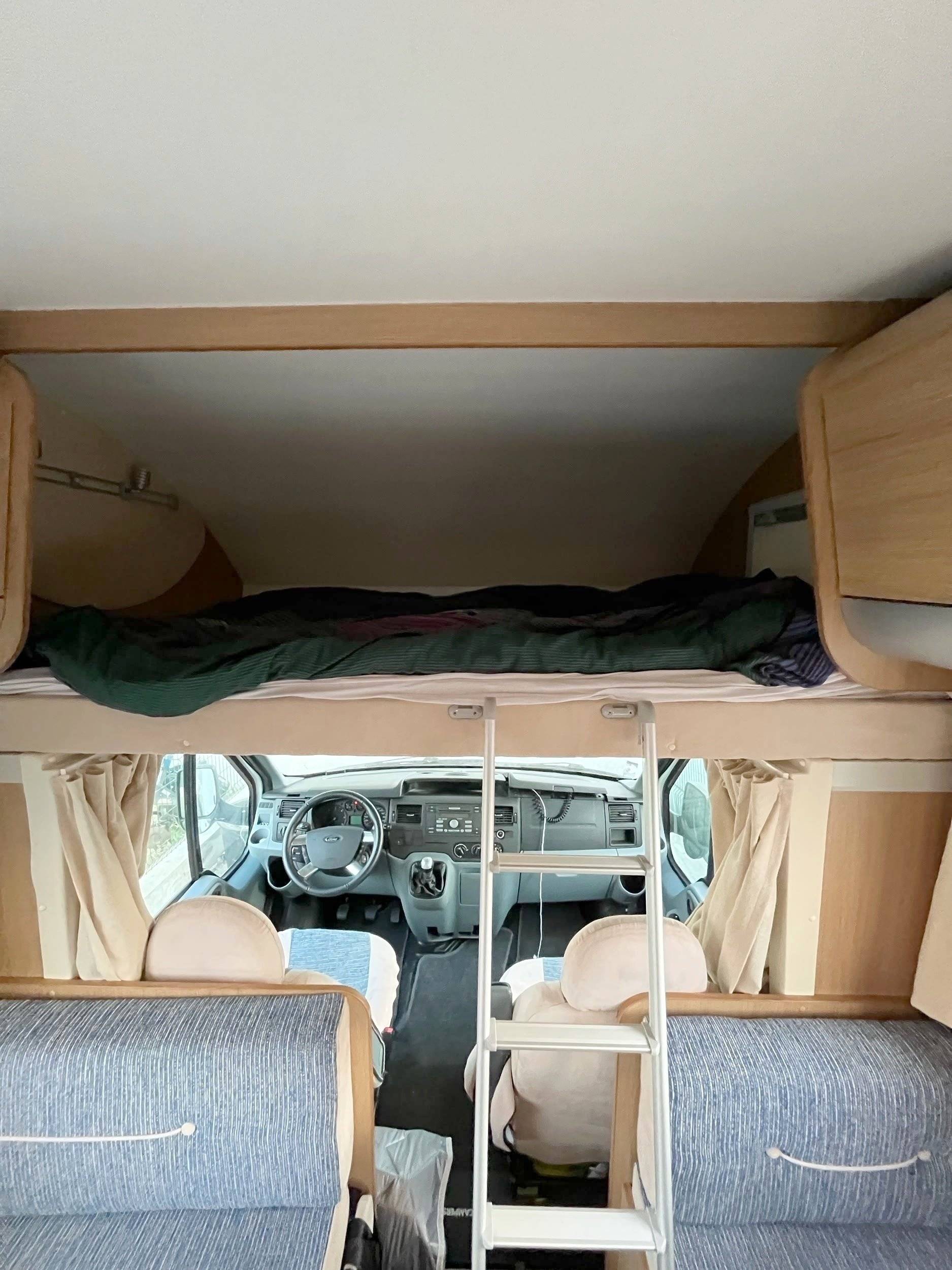 Berth Ford Transit 2,2l TDCi 140 ch. - Yescapa
