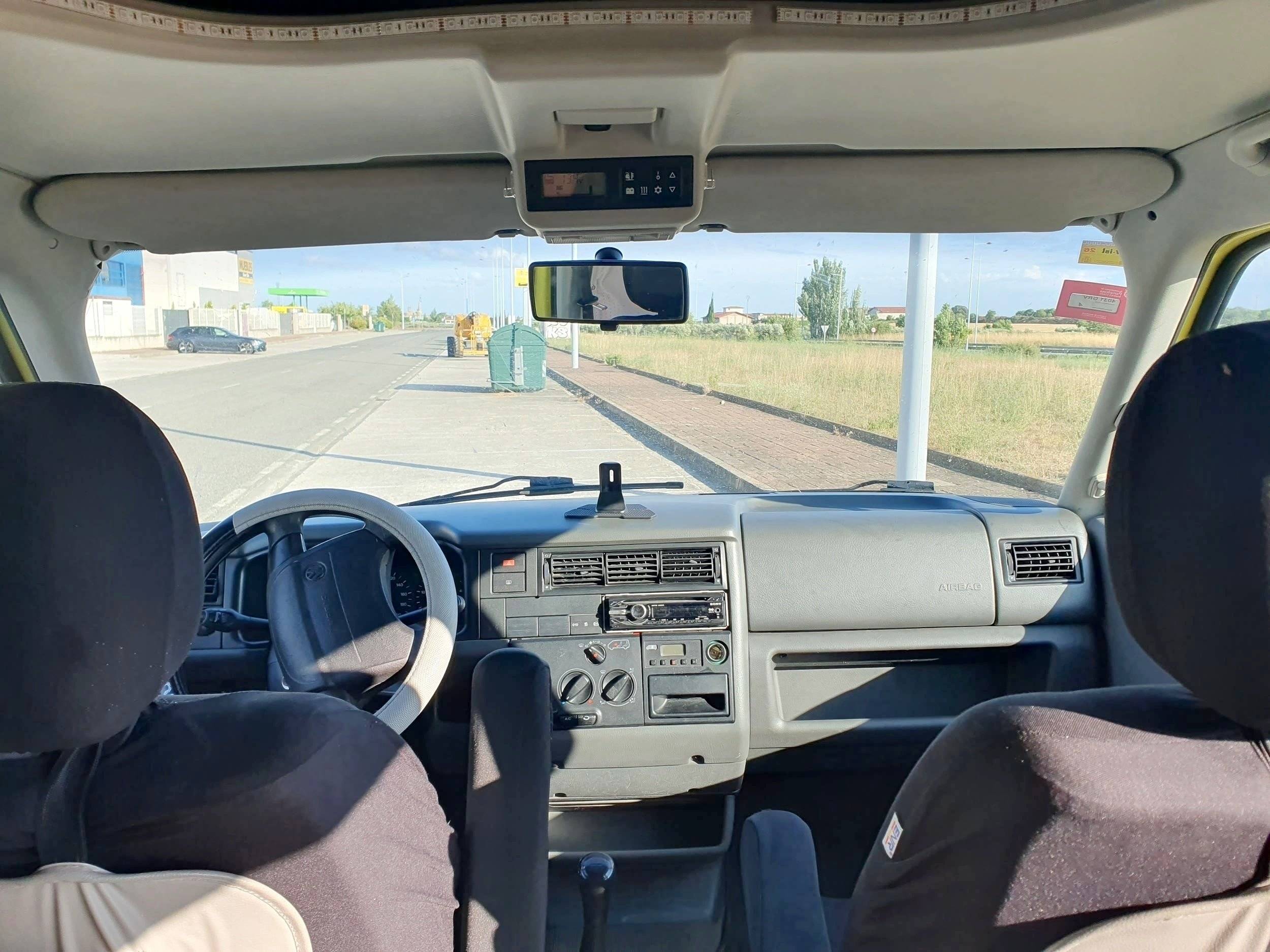 Driver's compartment Volkswagen T4 2.5 Tdi - Yescapa