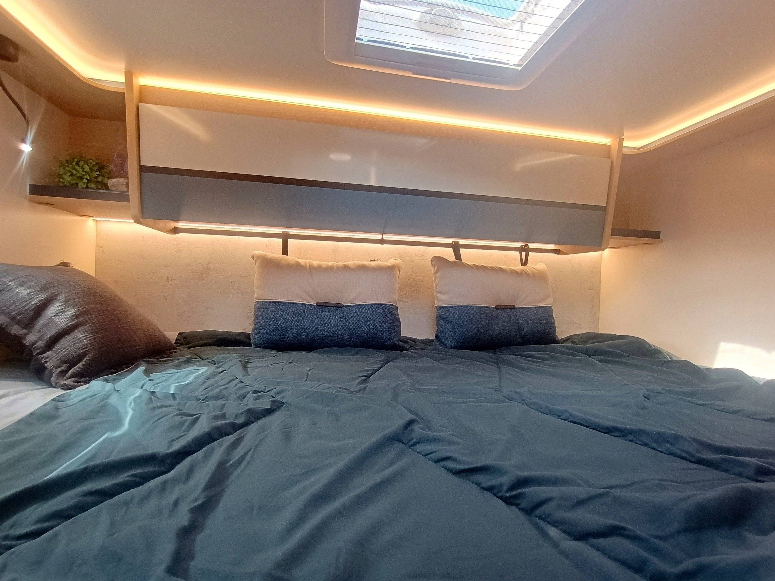 Plazas en cama Ford TRANSIT 165cv AUTOMATICA - Yescapa