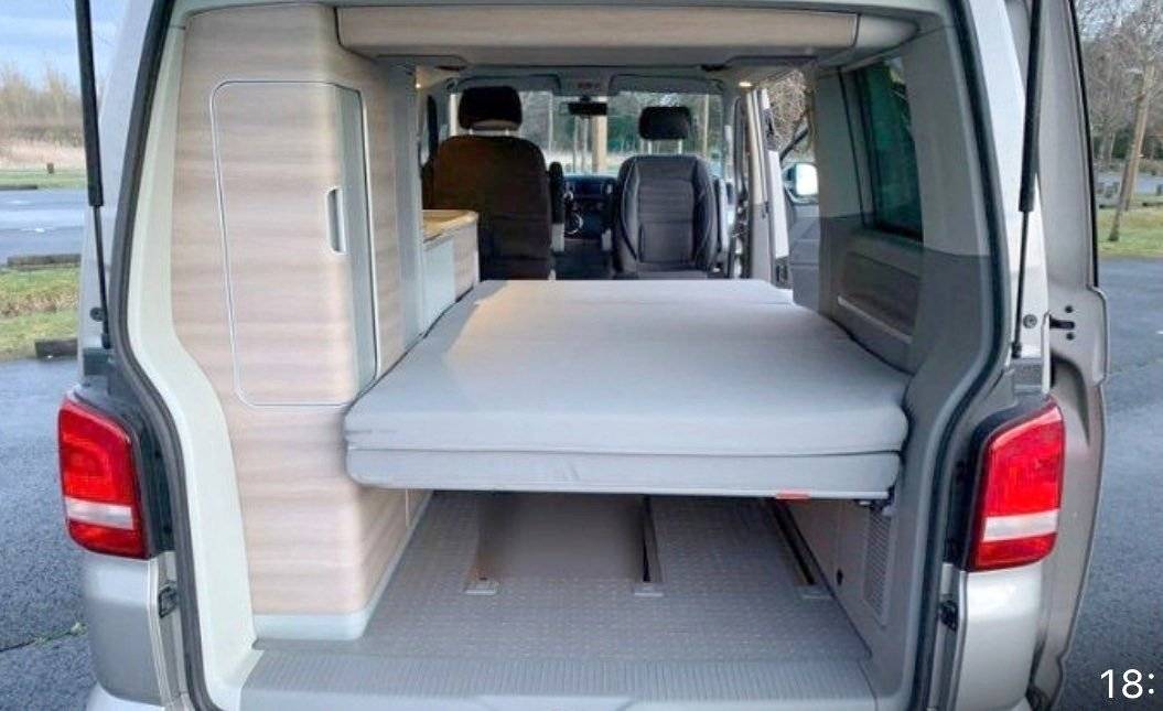 Couchages Volkswagen T5 2,0 l 180 ch - Yescapa