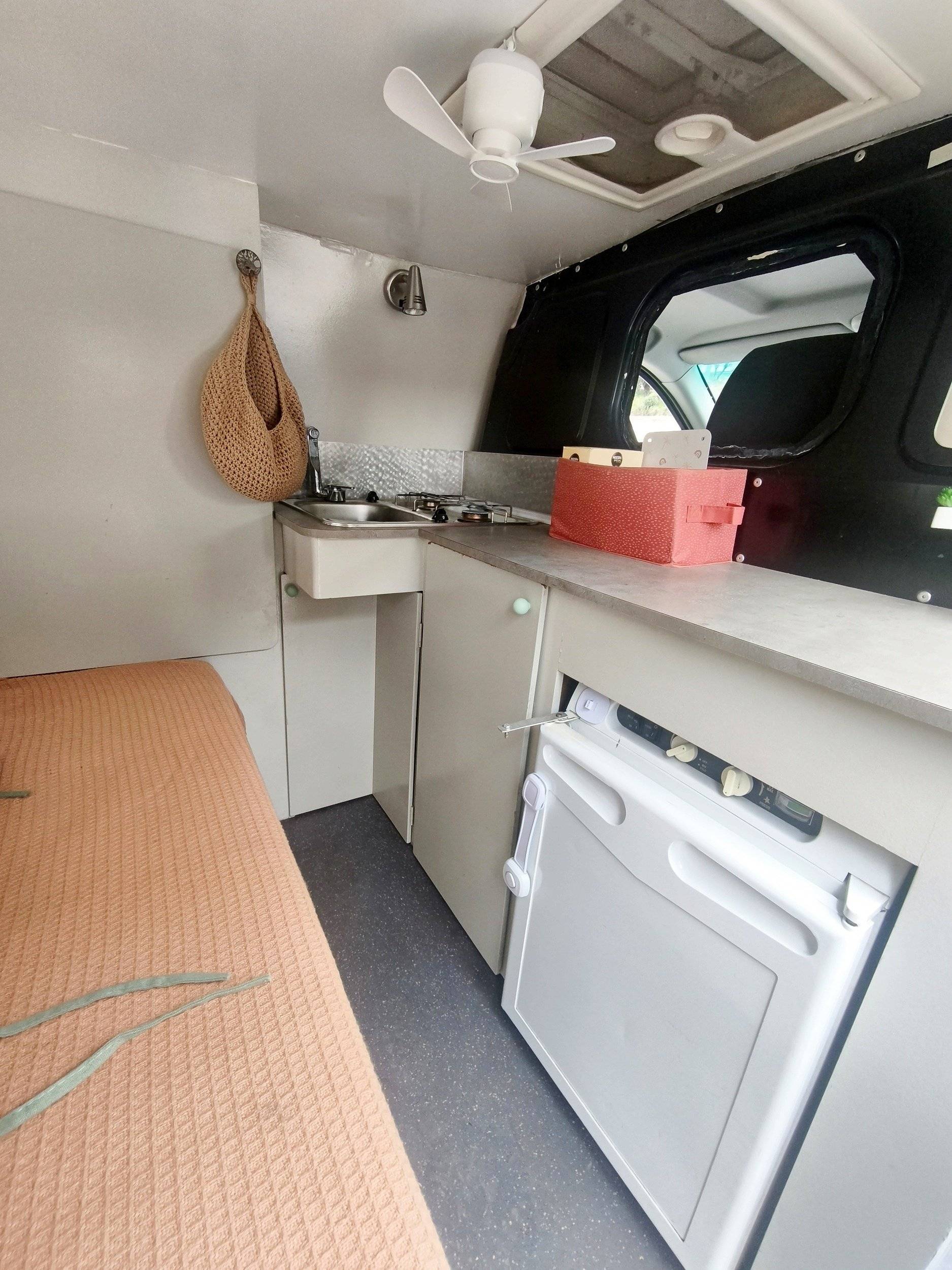 Cocina Mercedes Vito 111 CDI 116 ch - Yescapa