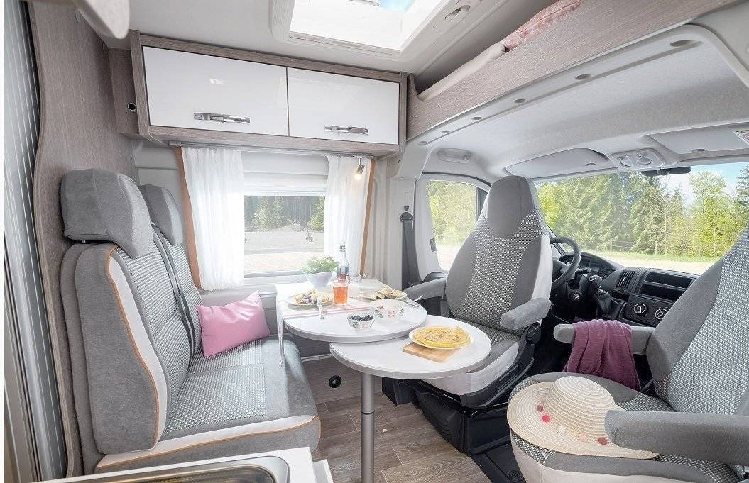 Pössl Pössl 2WinR Plus 140 PS- Solar-AHK-Markise-Navi-RKF