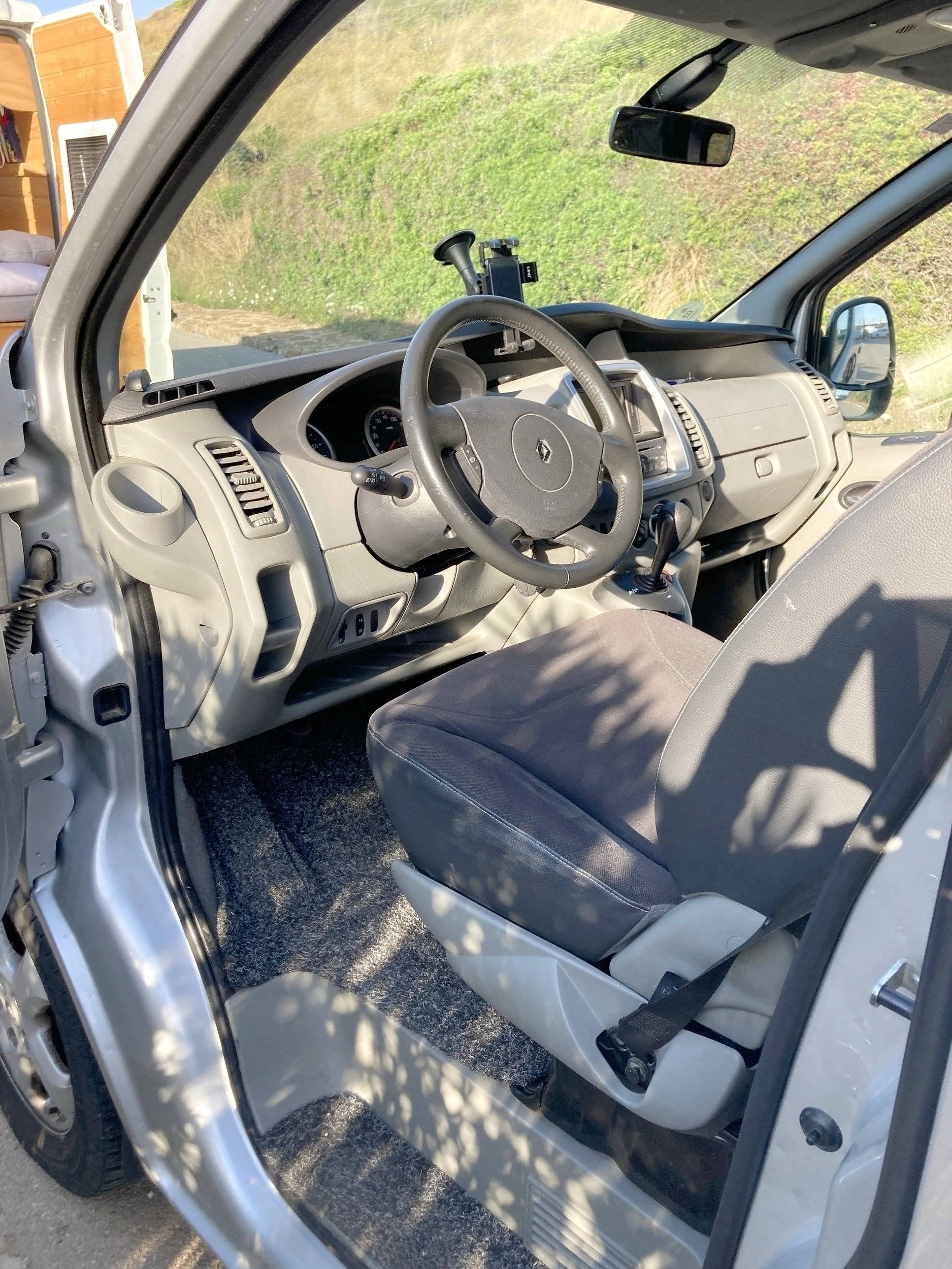 Bestuurderplaats Renault Renault trafic passenger - Yescapa