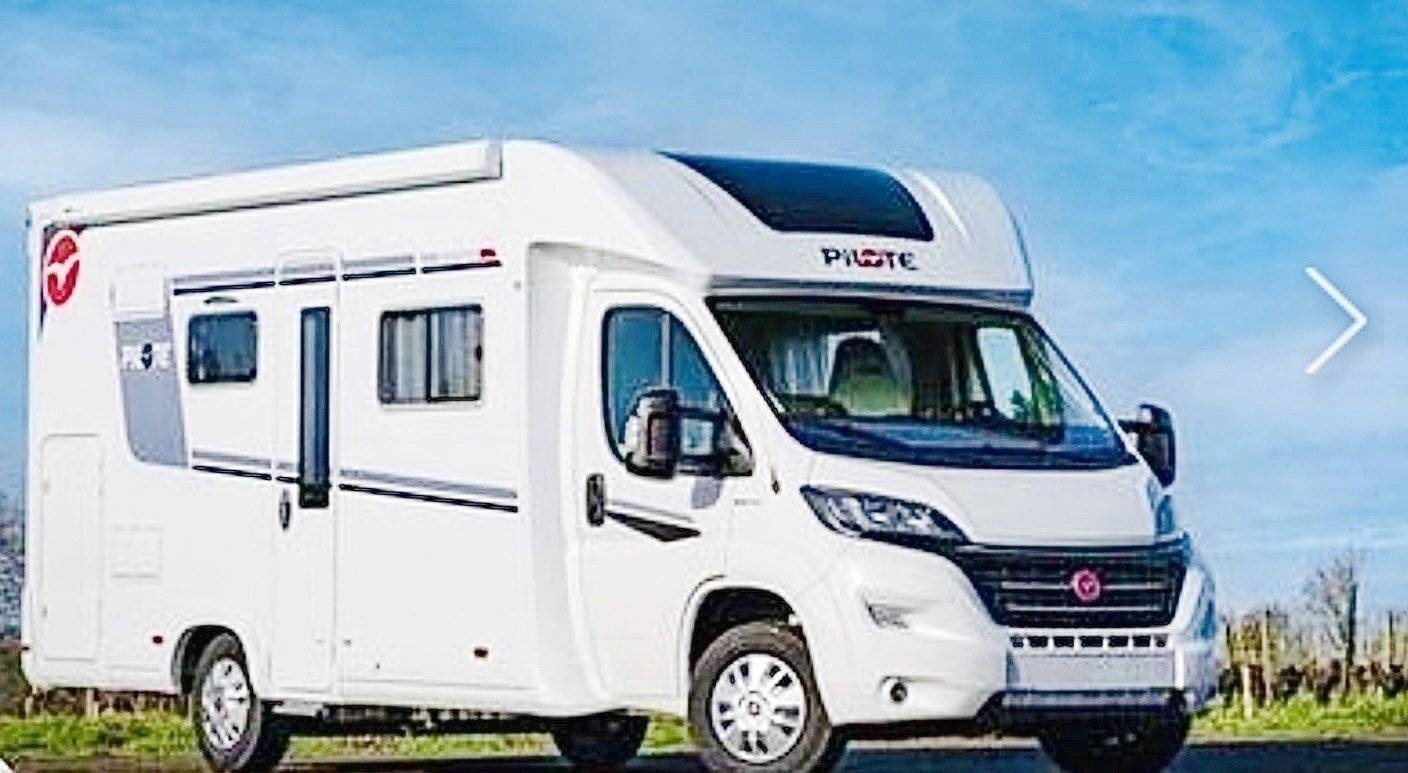 Front view from 3/4 Fiat - Yescapa