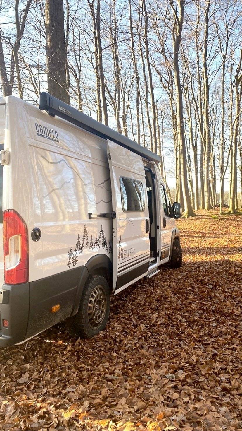 Bürstner Campeo Black Forest