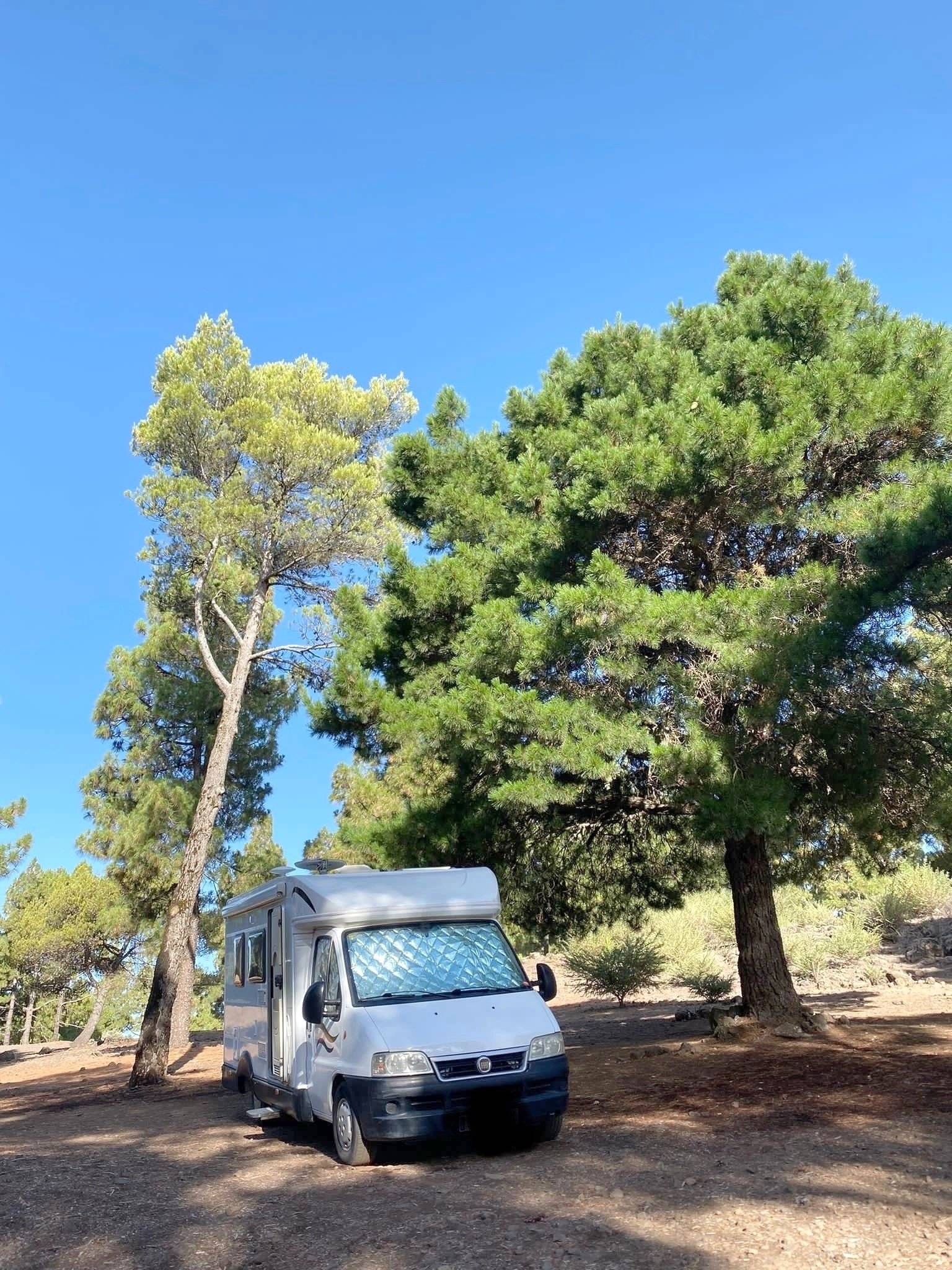 Front view from 3/4 Fiat Ducato 2,0 l 100 ch - Yescapa