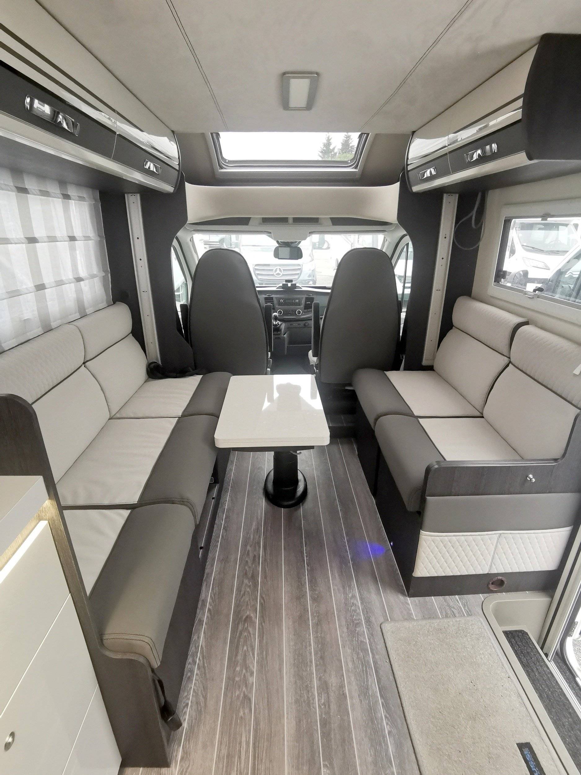 Coin repas Ford ford transit - Yescapa