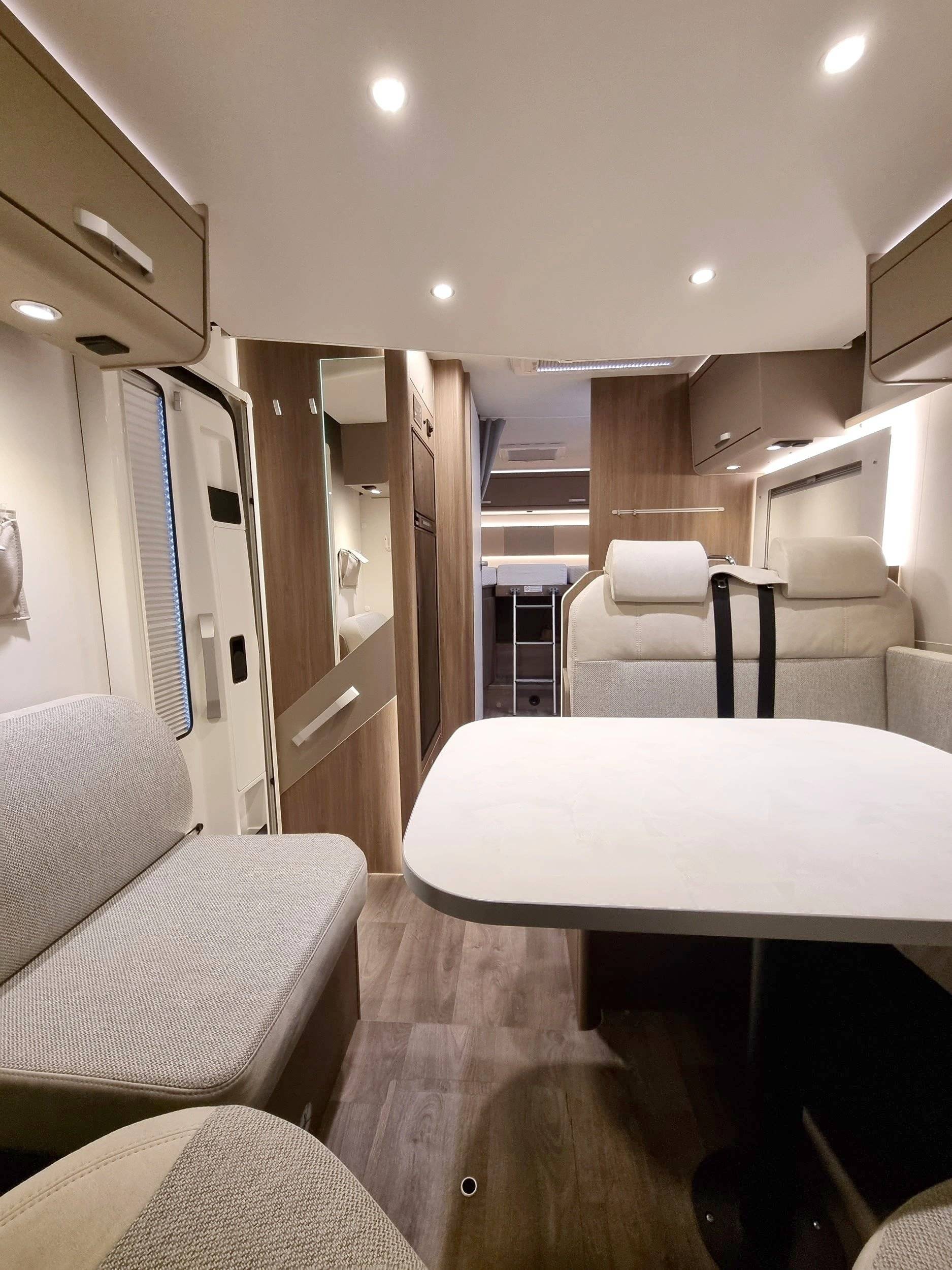 Dinette Citroën Jumper 2,0l 163 ch - Yescapa