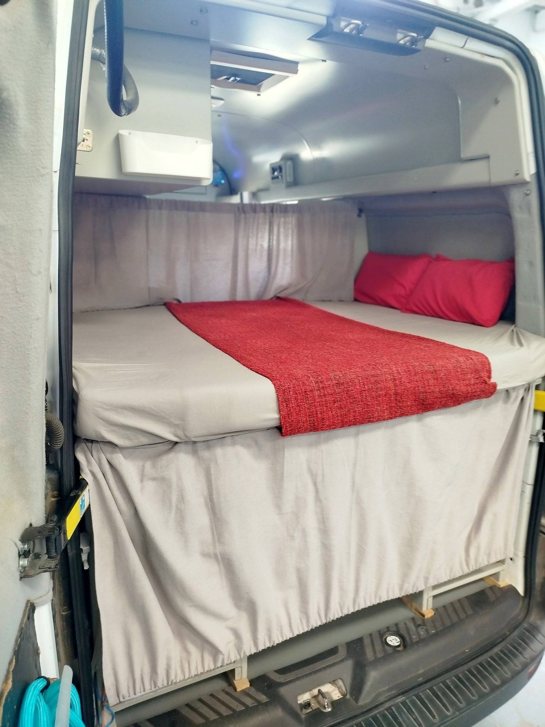 slaapplaatsen Ford Transit Custom - Yescapa
