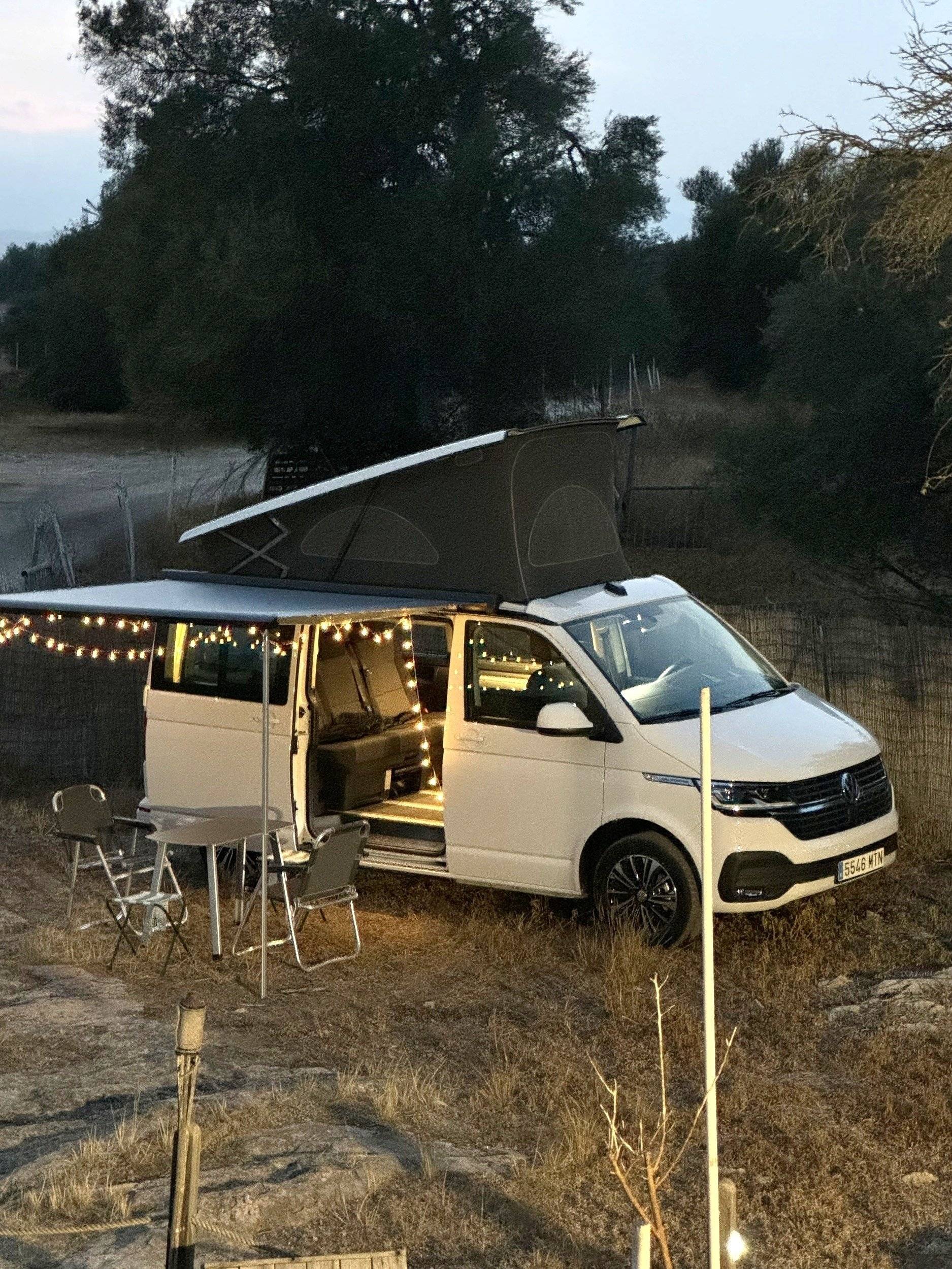Front view from 3/4 Volkswagen California - Yescapa