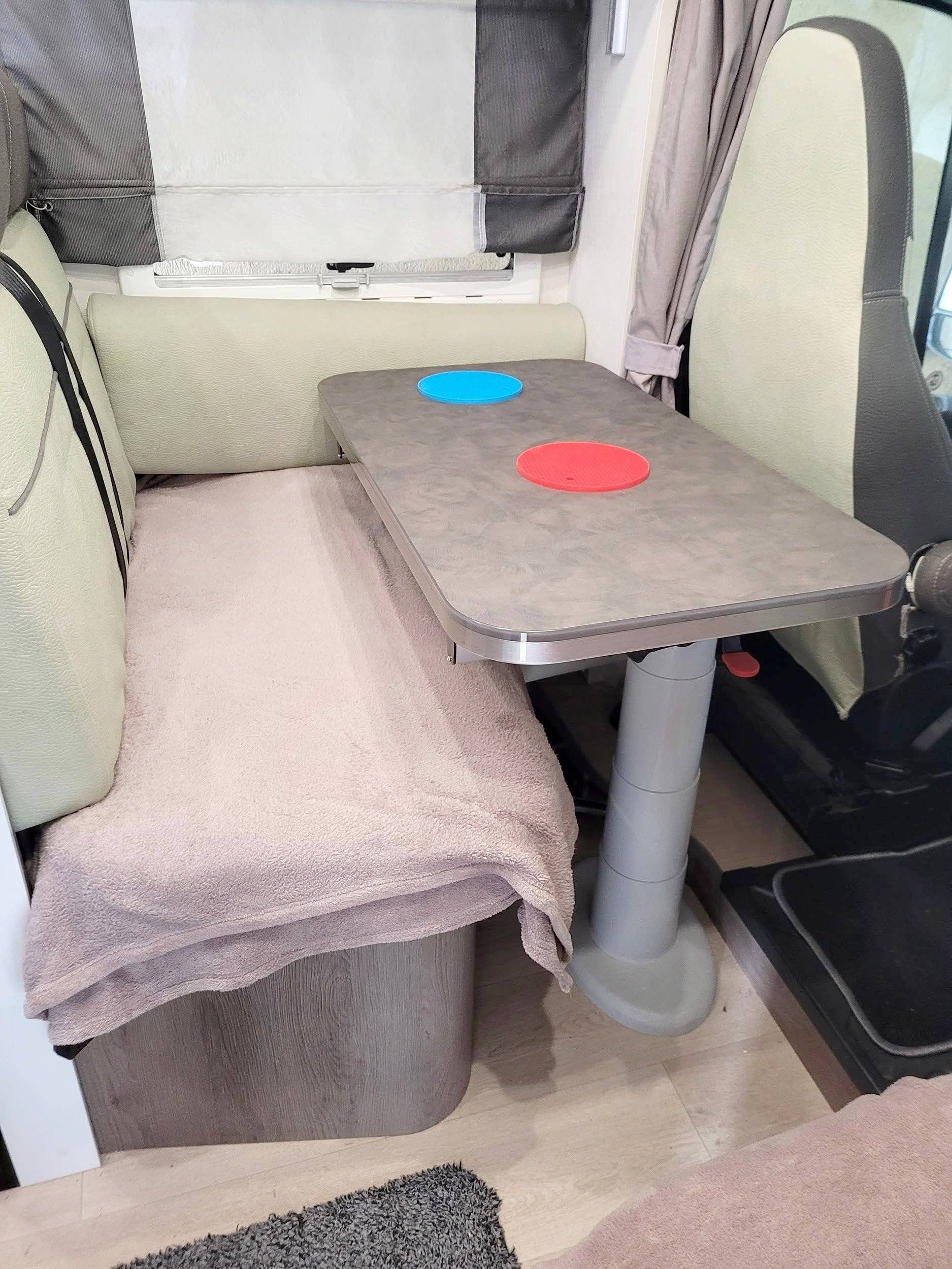 Challenger Graphite 288 , 170 PS