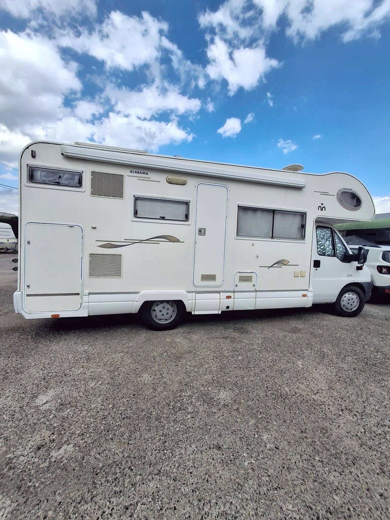 Vista del vehículo ángulo delantero Fiat Ducato 2.8 JTD - Yescapa
