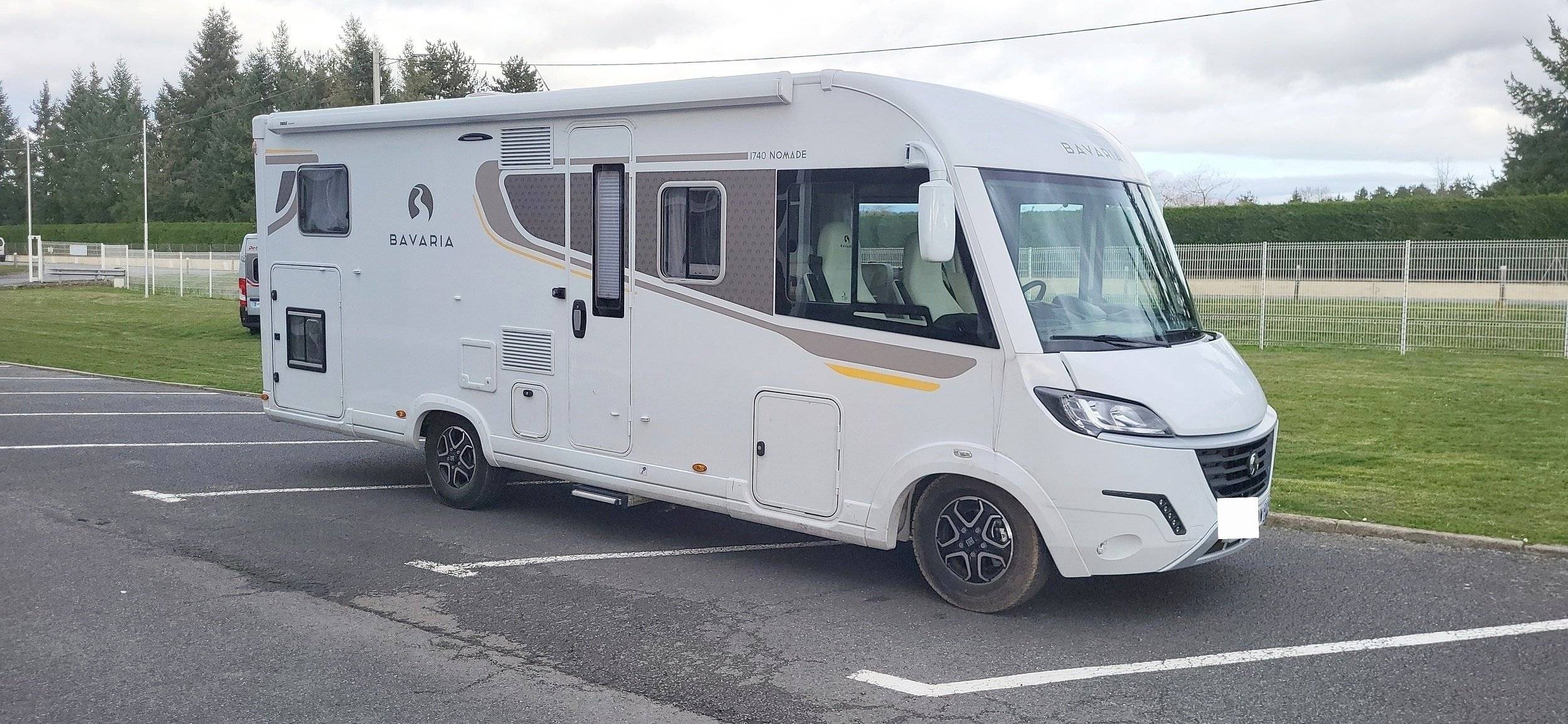 Front view from 3/4 Fiat - Yescapa