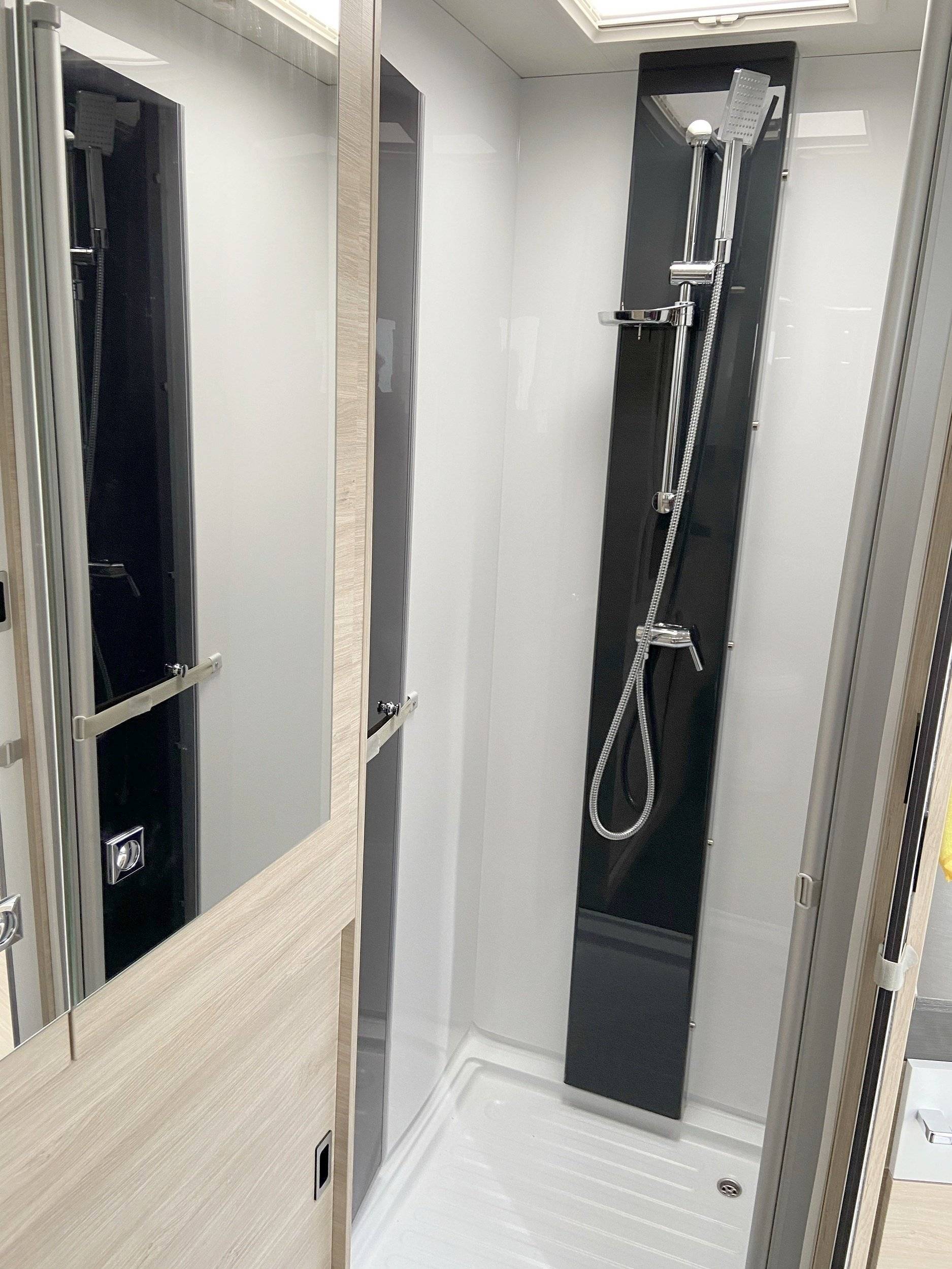 Challenger FORD TRANSIT