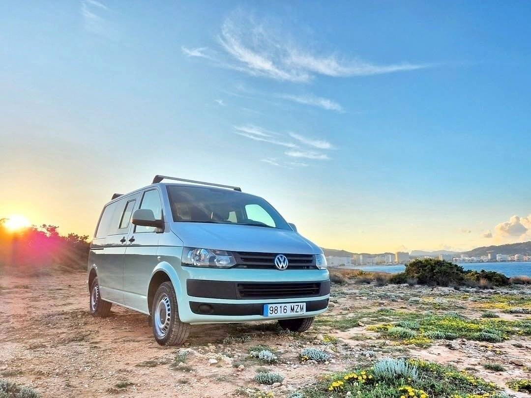 Vue avant de 3/4 Volkswagen 2.0 tdi - Yescapa