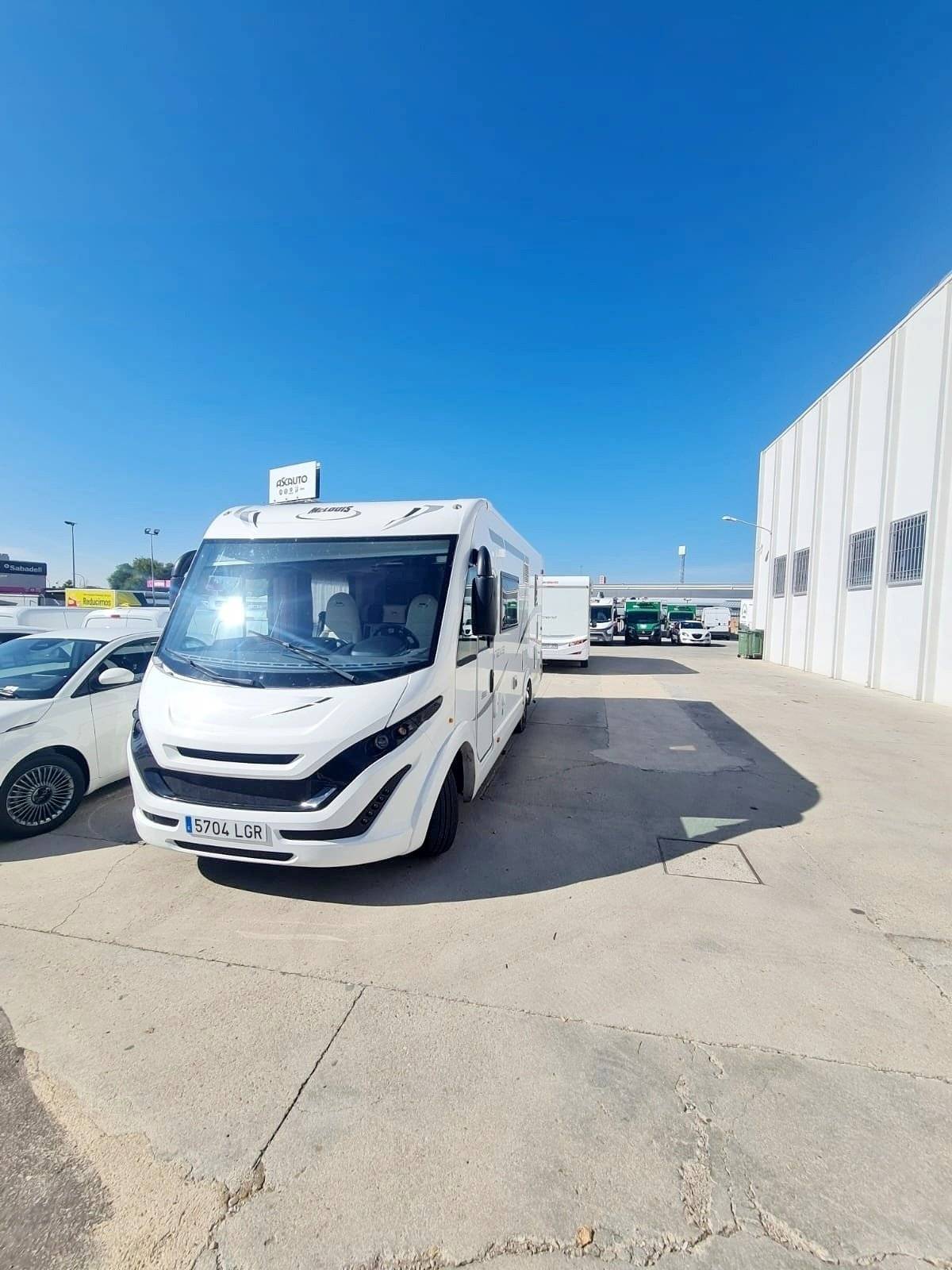 Vue avant de 3/4 Fiat Fiat 2.3 Multijet 140 PS - Yescapa