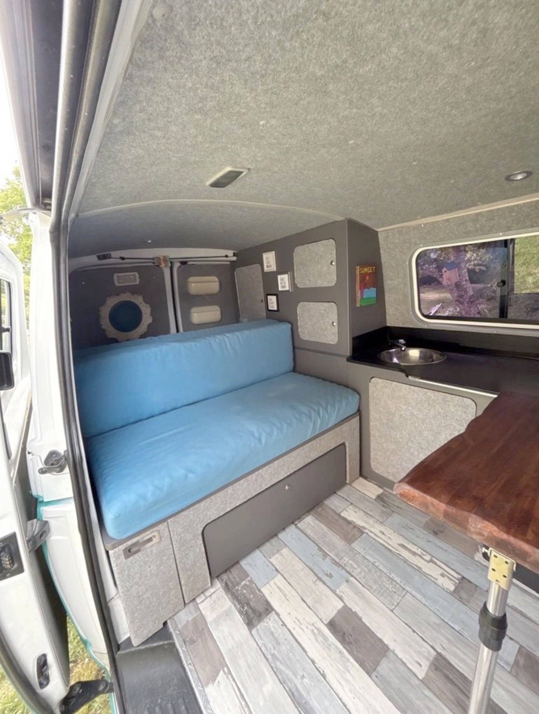 Essecke Volkswagen T5 2,0 l 84 ch - Yescapa