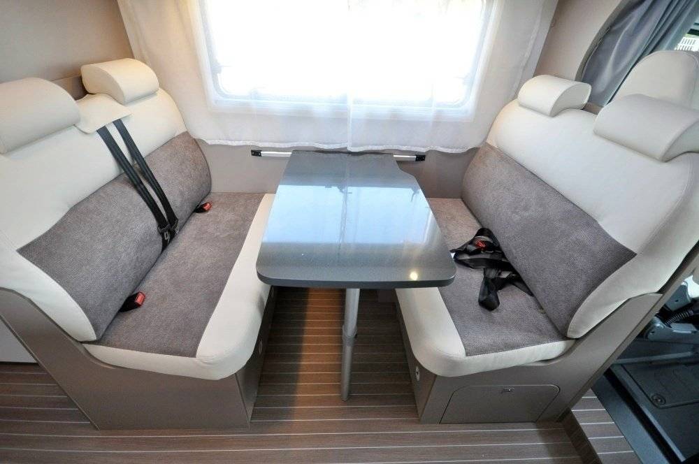 Dining Area Fiat - Yescapa