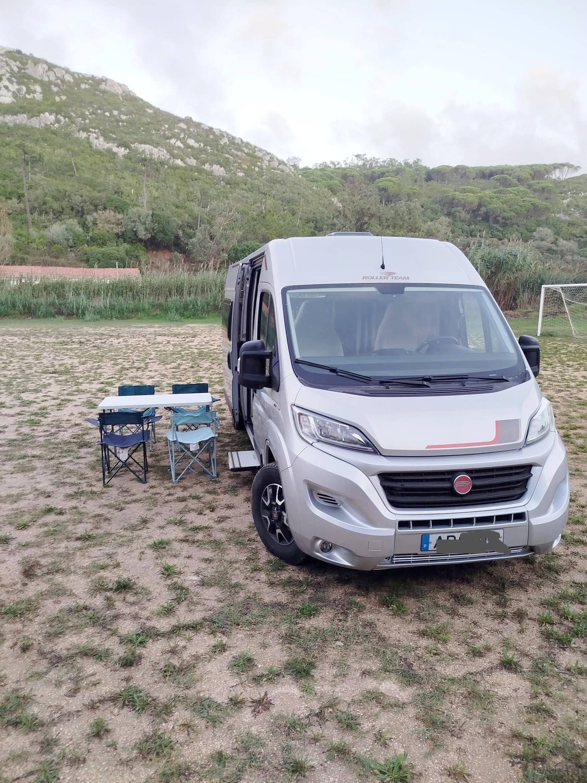 Vista del vehículo ángulo delantero Fiat Ducato 2,3 l 140 CV - Yescapa