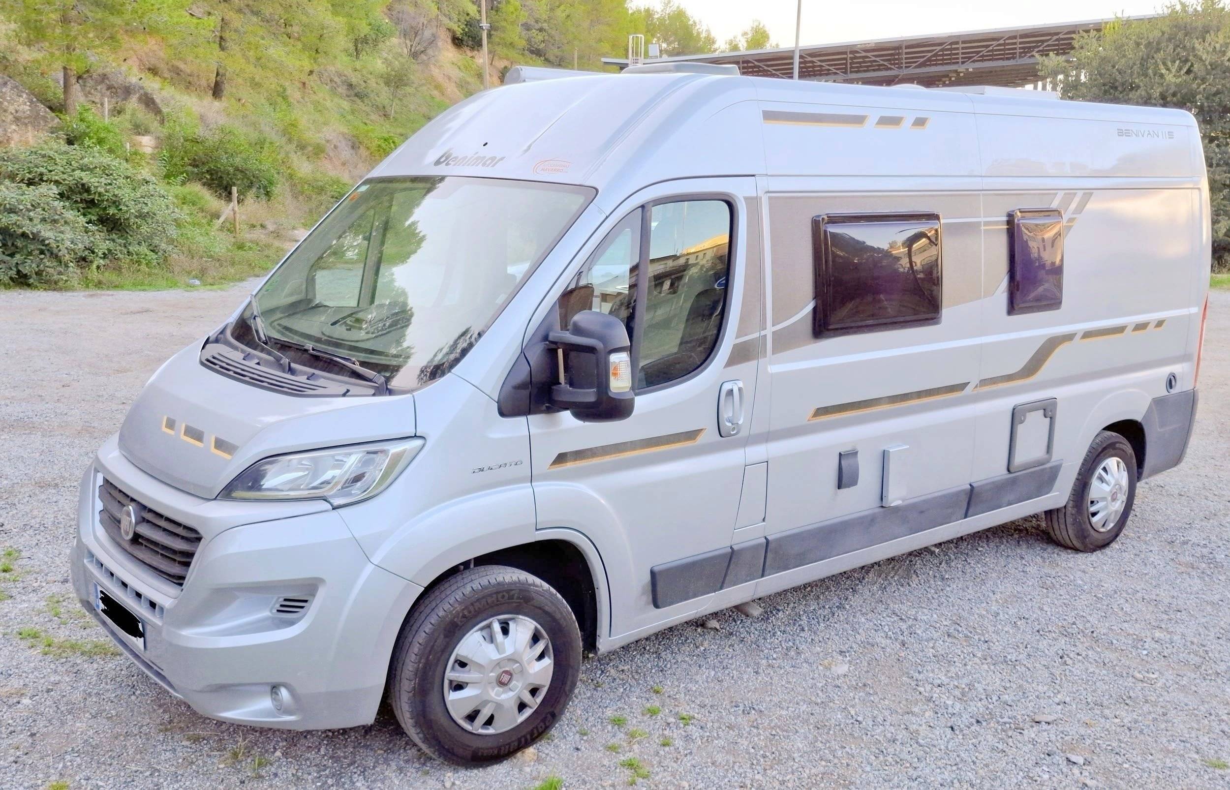Vista frontale a ¾ Fiat Ducato 2,3 l Multijet 130 ch. - Yescapa