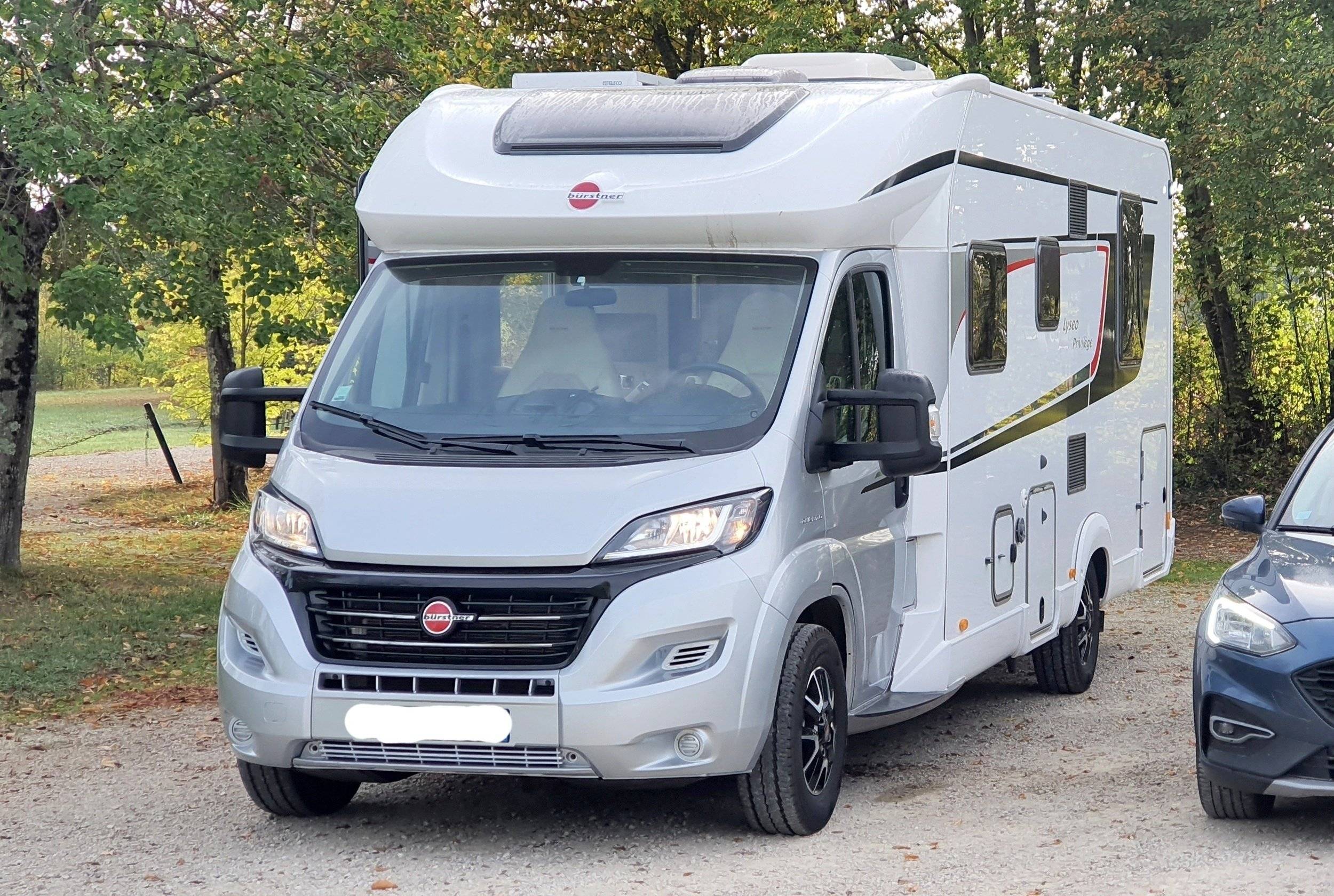 Vista del vehículo ángulo delantero Fiat fiat ducato 2.3 180cv - Yescapa