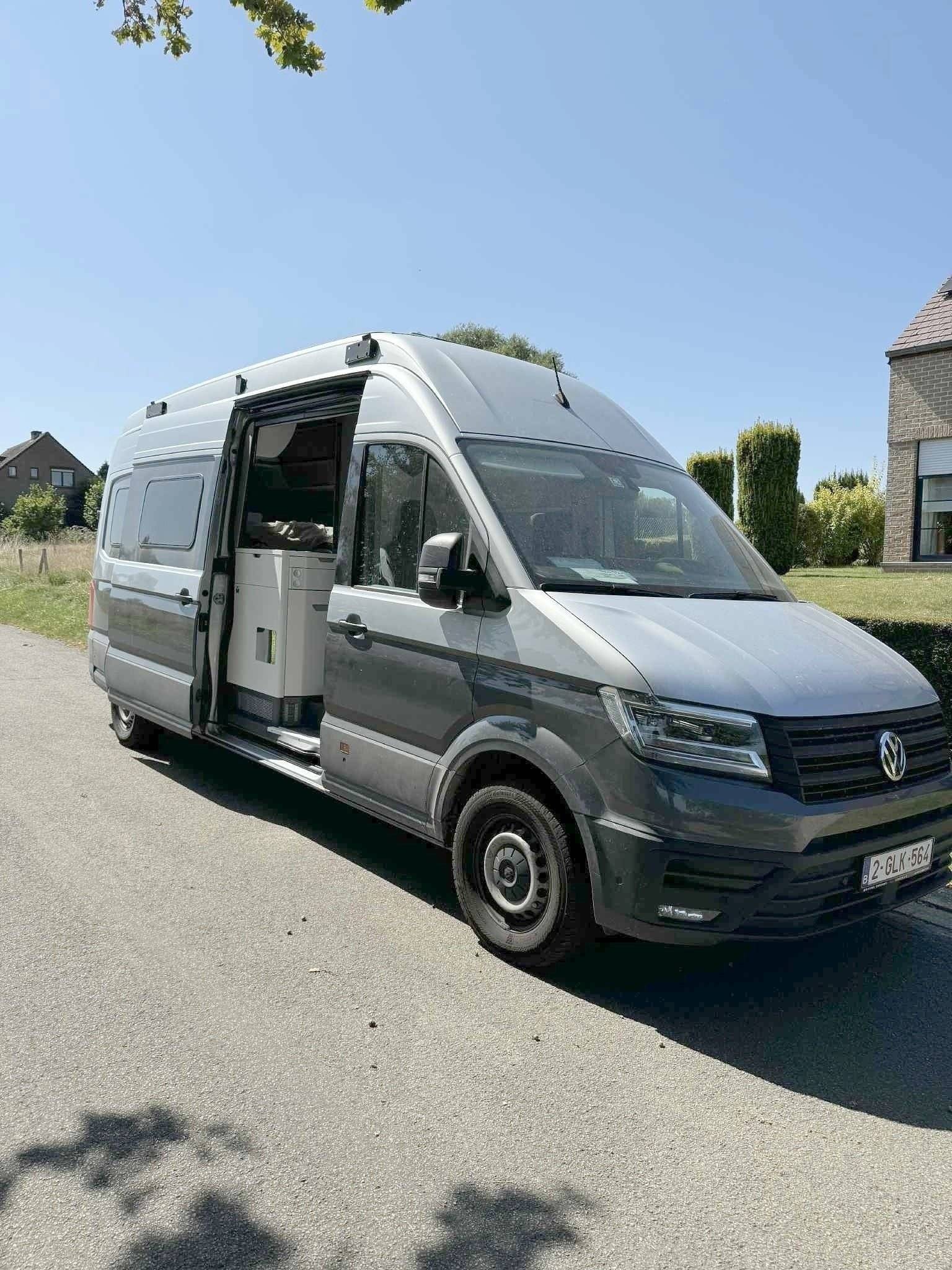 schräge Vorderansicht Volkswagen Grand California 680 - Yescapa