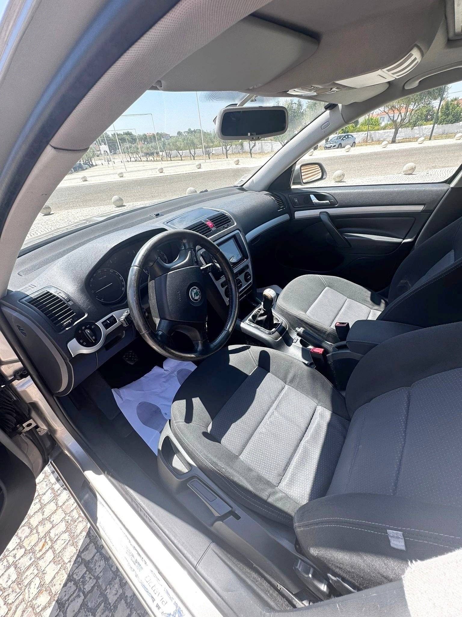 Driver's compartment skoda - Yescapa