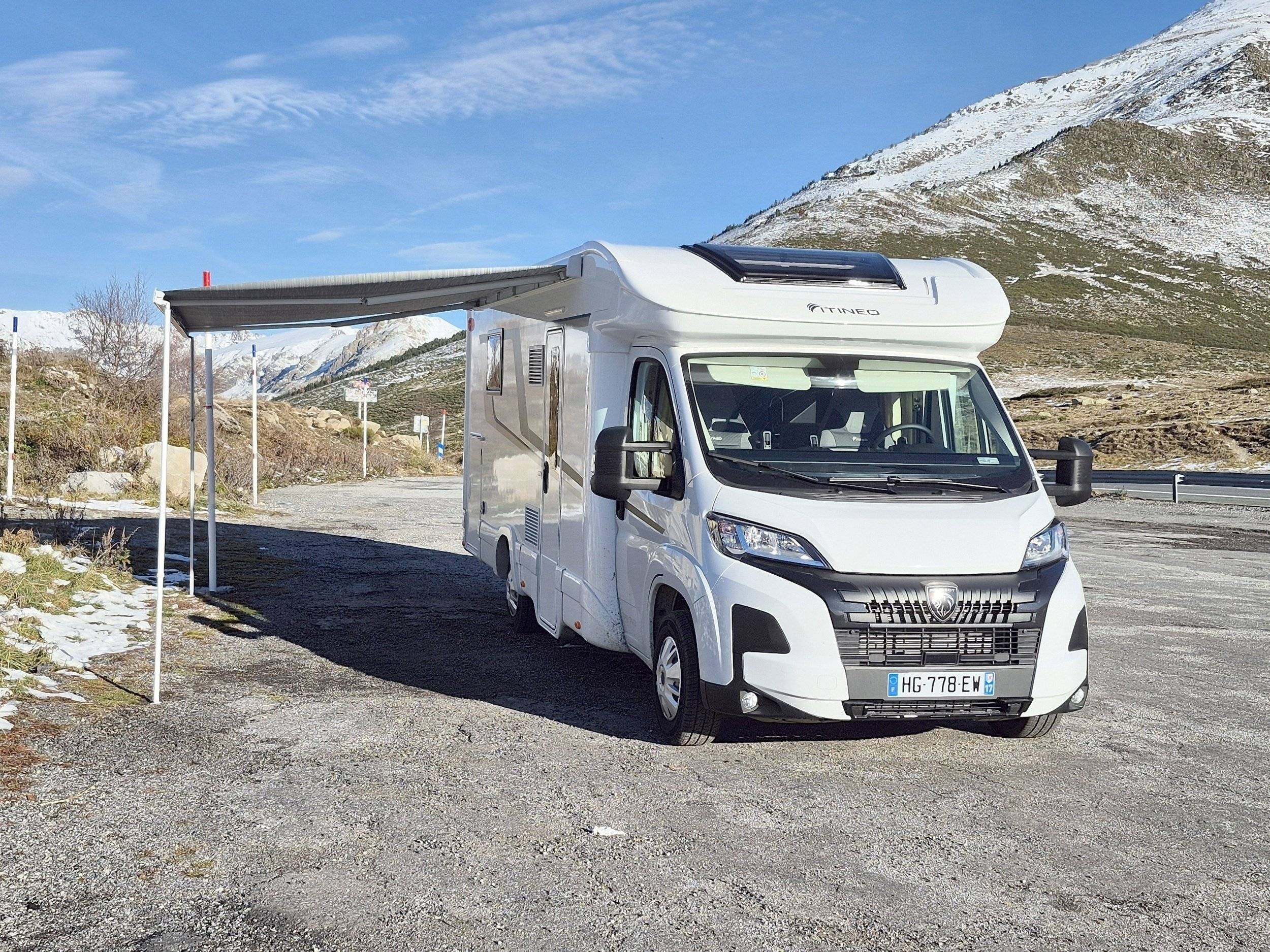 Vista de 3/4 Peugeot - Yescapa