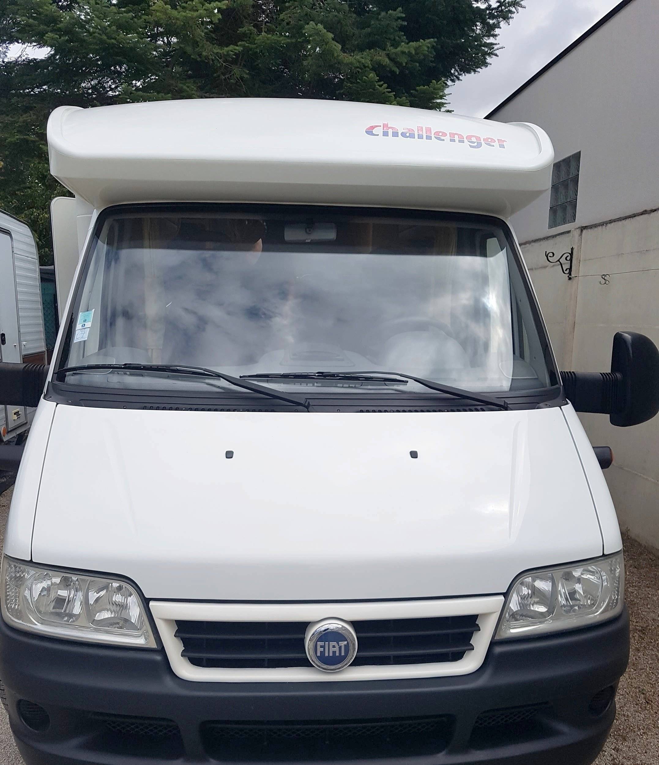 Vista de 3/4 Fiat 2,3 l 130 ch - Yescapa