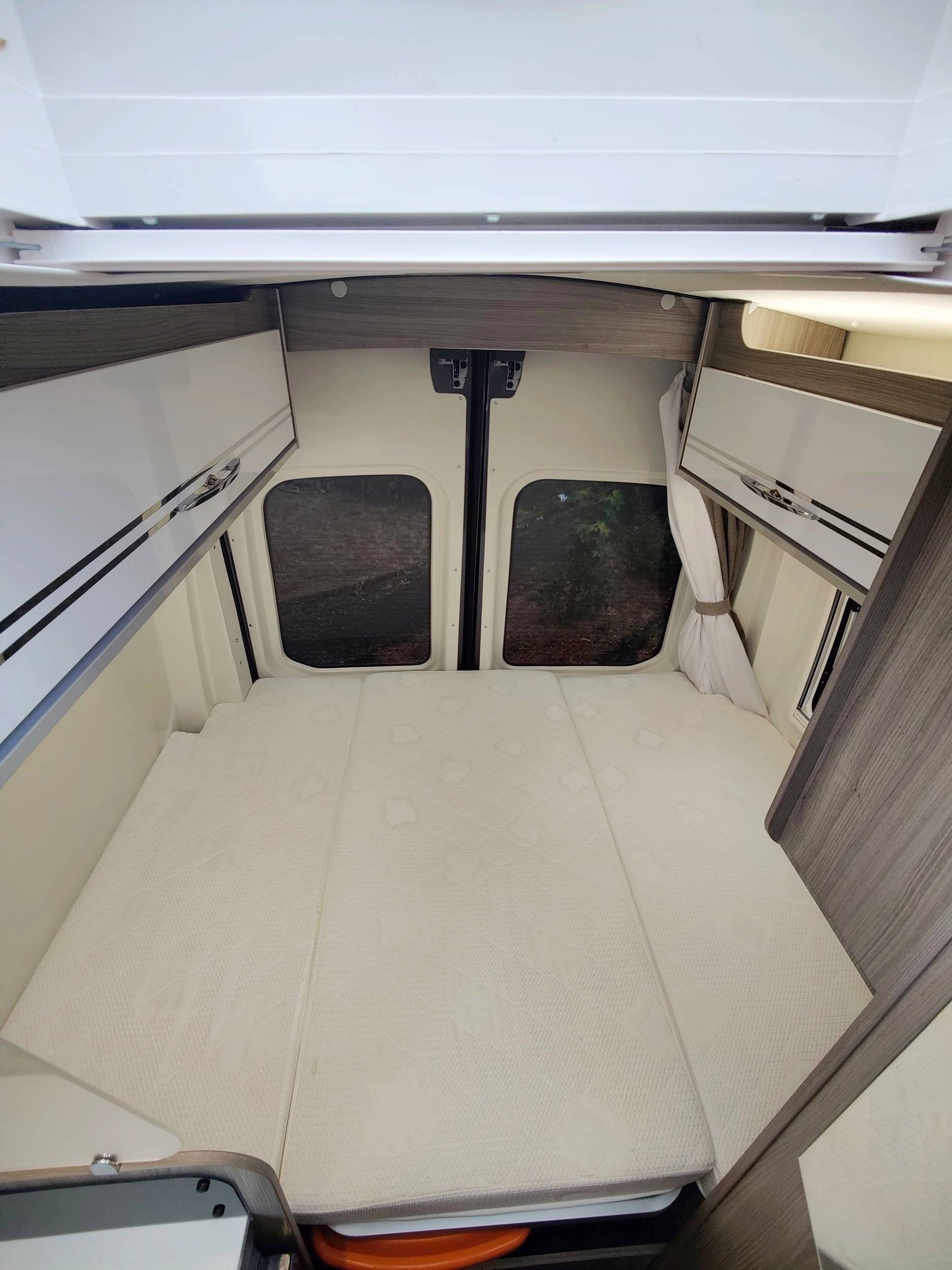 Plazas en cama Ford TRANSIT 170 CV - Yescapa
