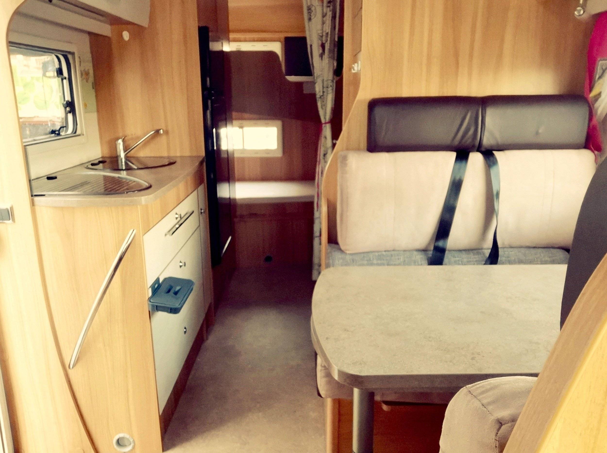 Coin repas Ford ford transit - Yescapa