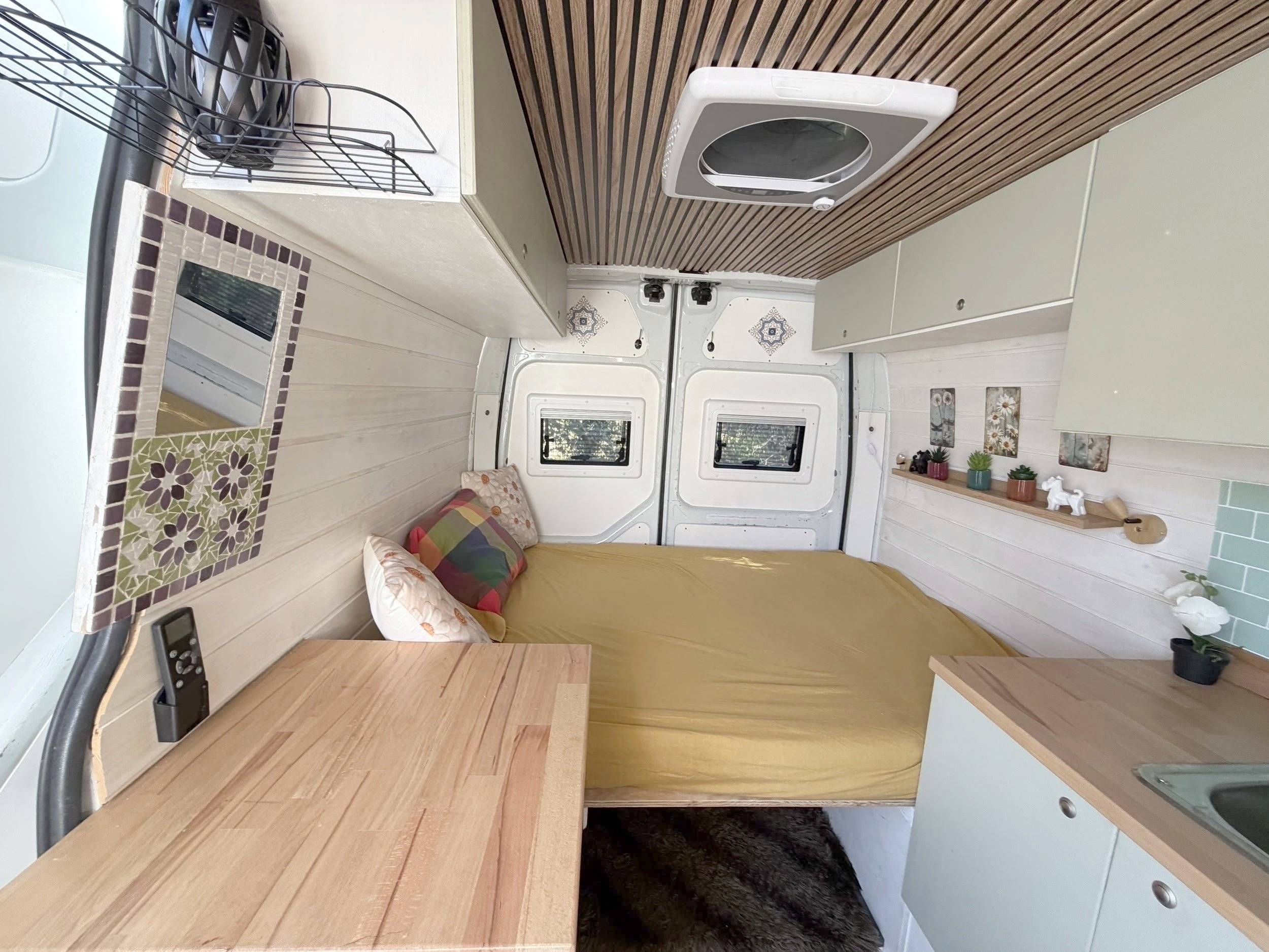 Berth Opel Movano - Yescapa