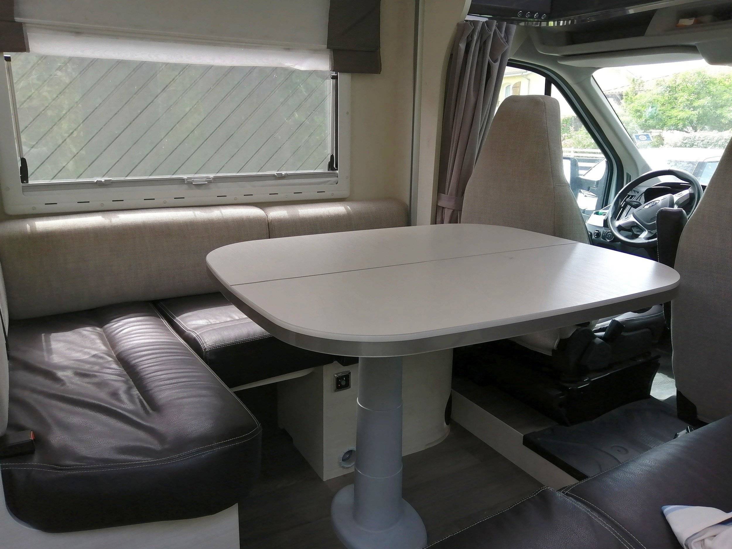 Eethoek Ford Transit 2,0 l 170 ch - Yescapa