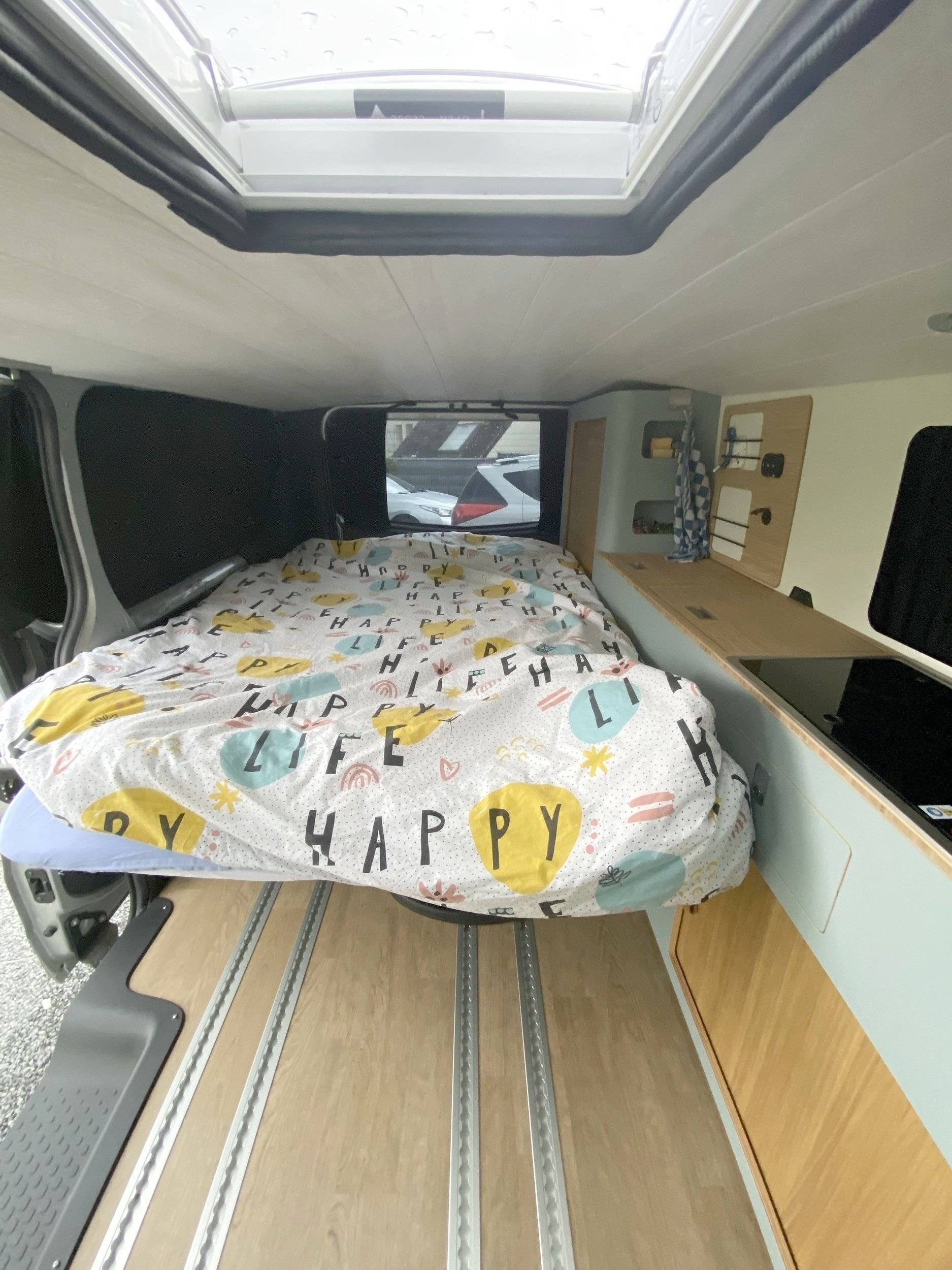 Schlafplätze Renault Trafic L2H1 2 l 120 ch - Yescapa