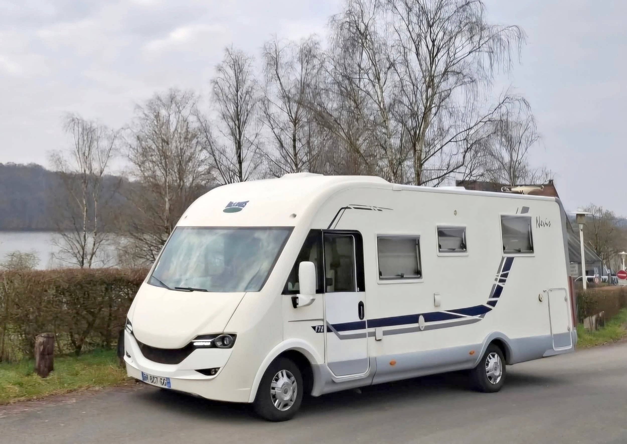 schräge Vorderansicht Fiat Ducato 2,3 130 ch - Yescapa