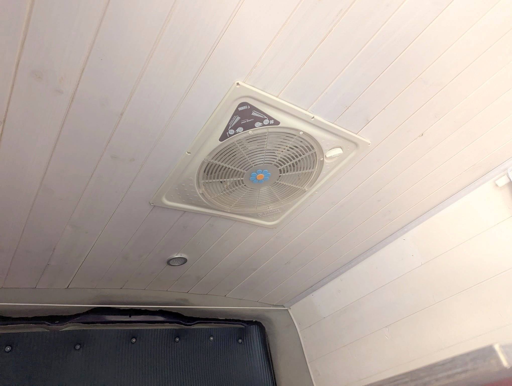 3 C Cartier/Brisebras Mercedes vito