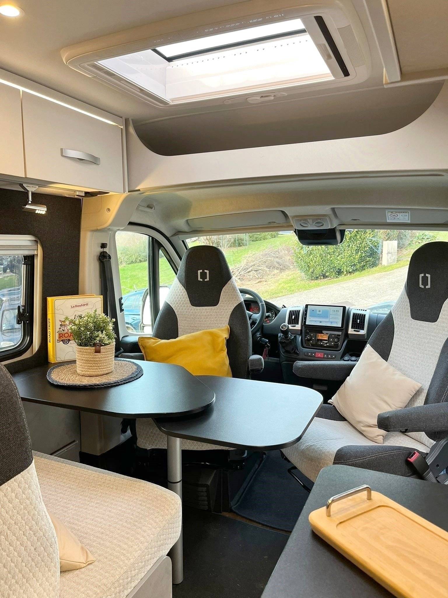 Coin repas Peugeot Peugeot 2.2 140cv - Yescapa