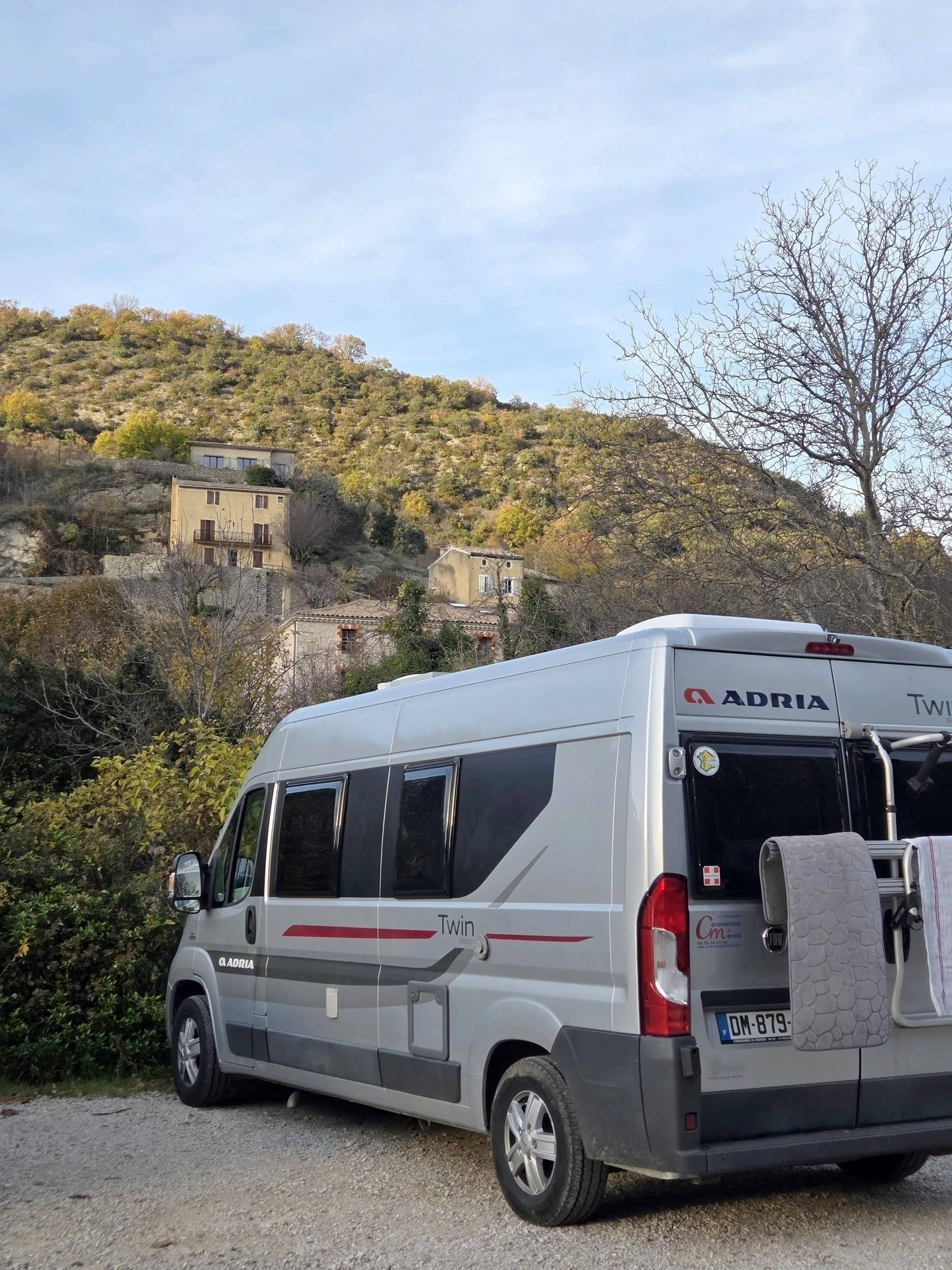 Vue avant de 3/4  - Yescapa