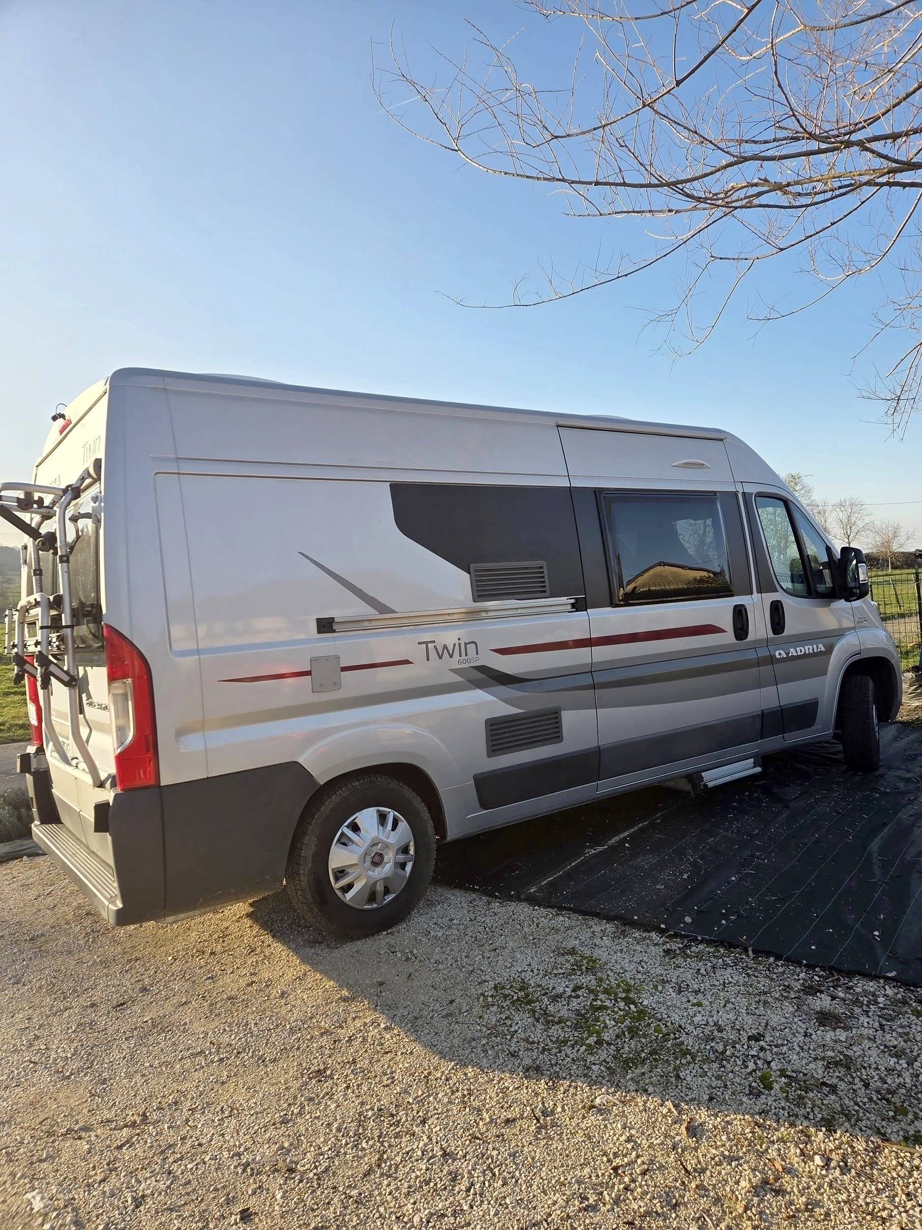 Front view from 3/4 Fiat Ducato 2,3 130 ch - Yescapa
