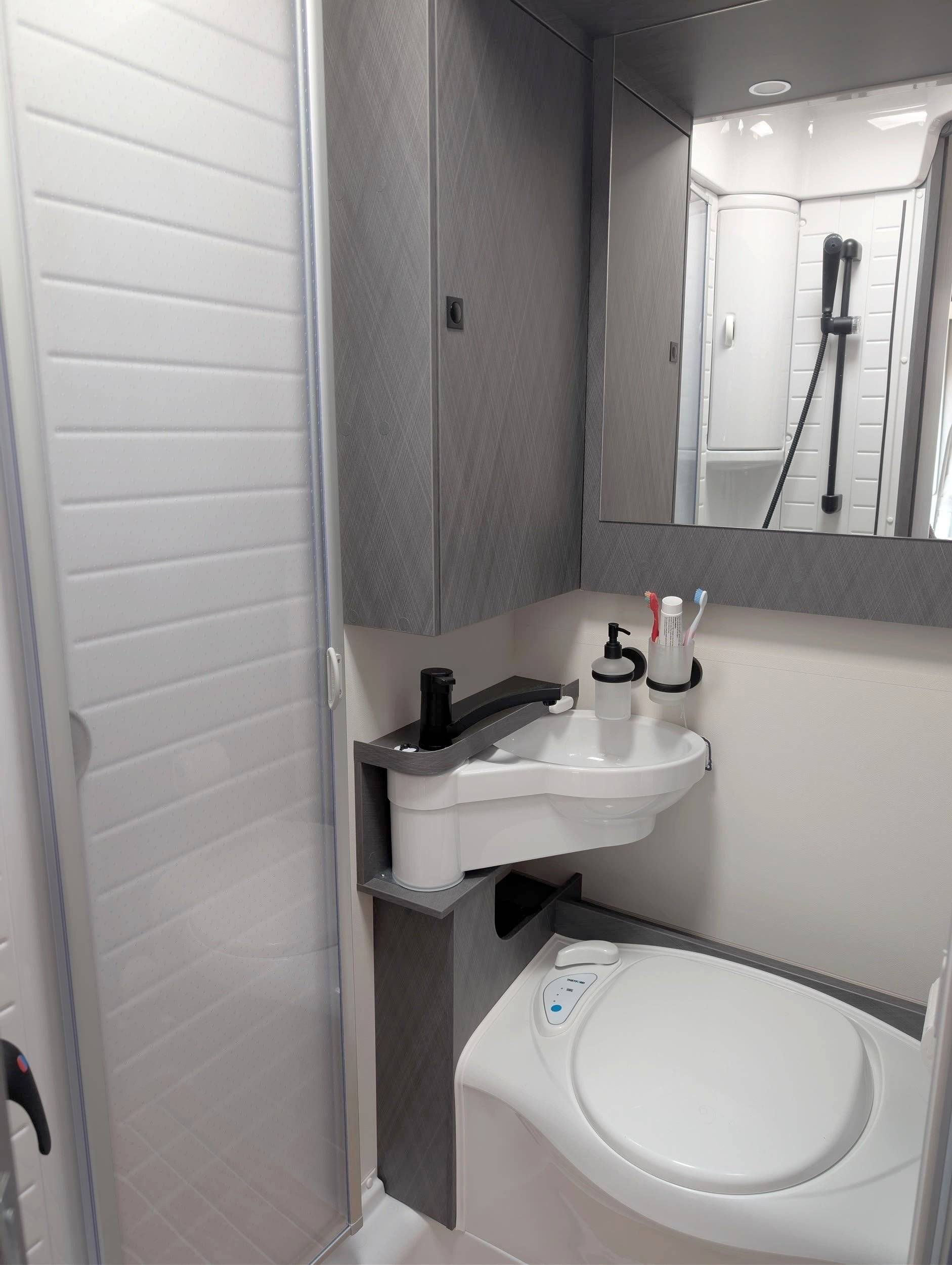 Plazas en cama Fiat Ducato 2,2 140cv - Yescapa