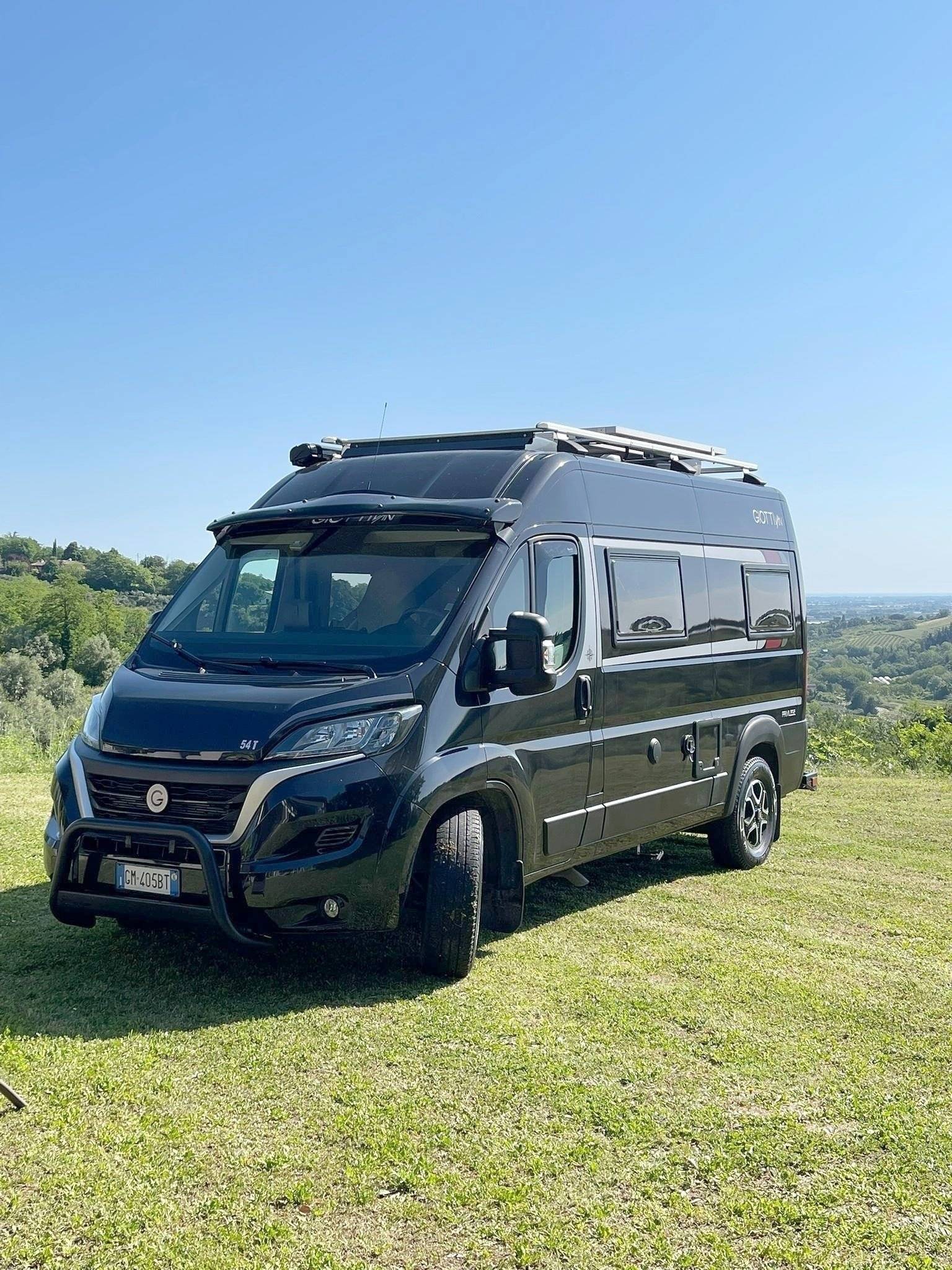 Front view from 3/4 Fiat Ducato 140 cv - Yescapa