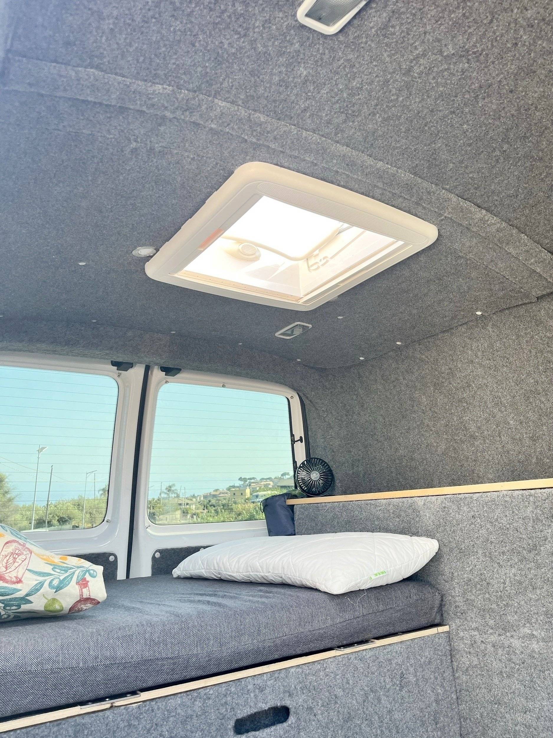 Couchages Volkswagen Transporter 2,0 l 102 ch - Yescapa
