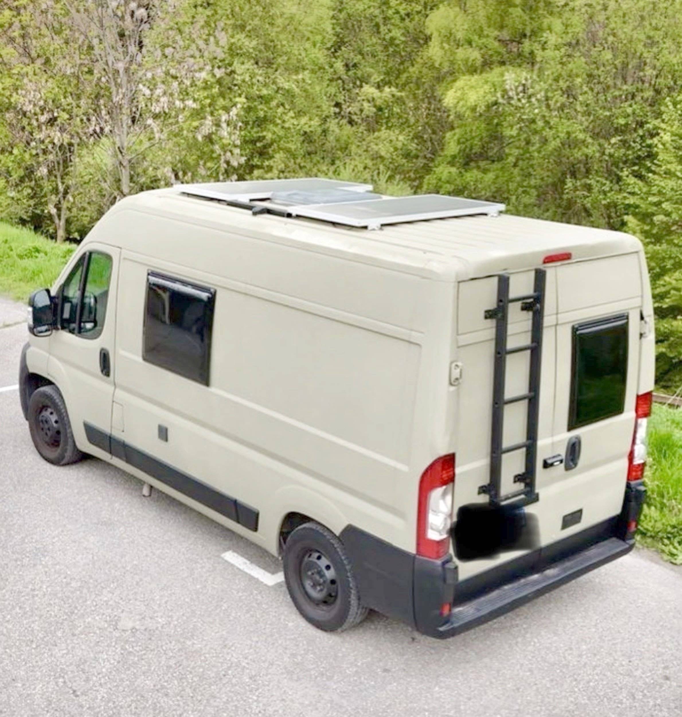 Vista de 3/4 Fiat Ducato 2,2l Multijet 100 ch. - Yescapa