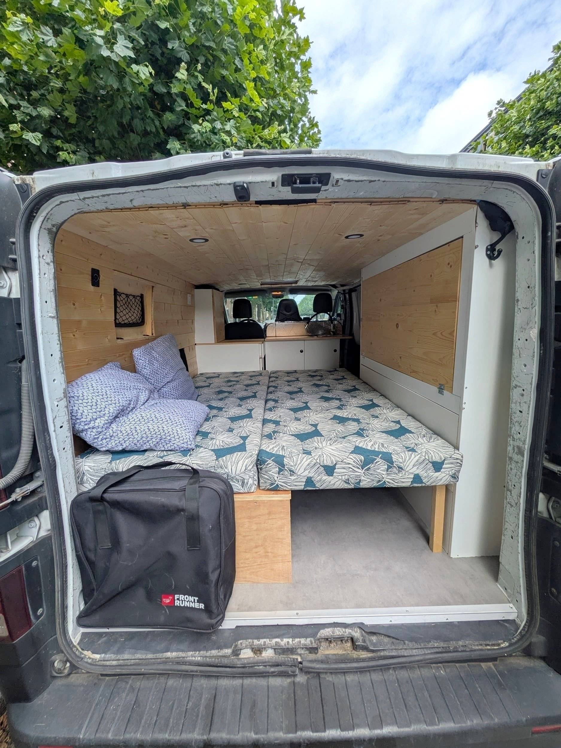 Couchages Renault Trafic 1,6 l 115 ch - Yescapa