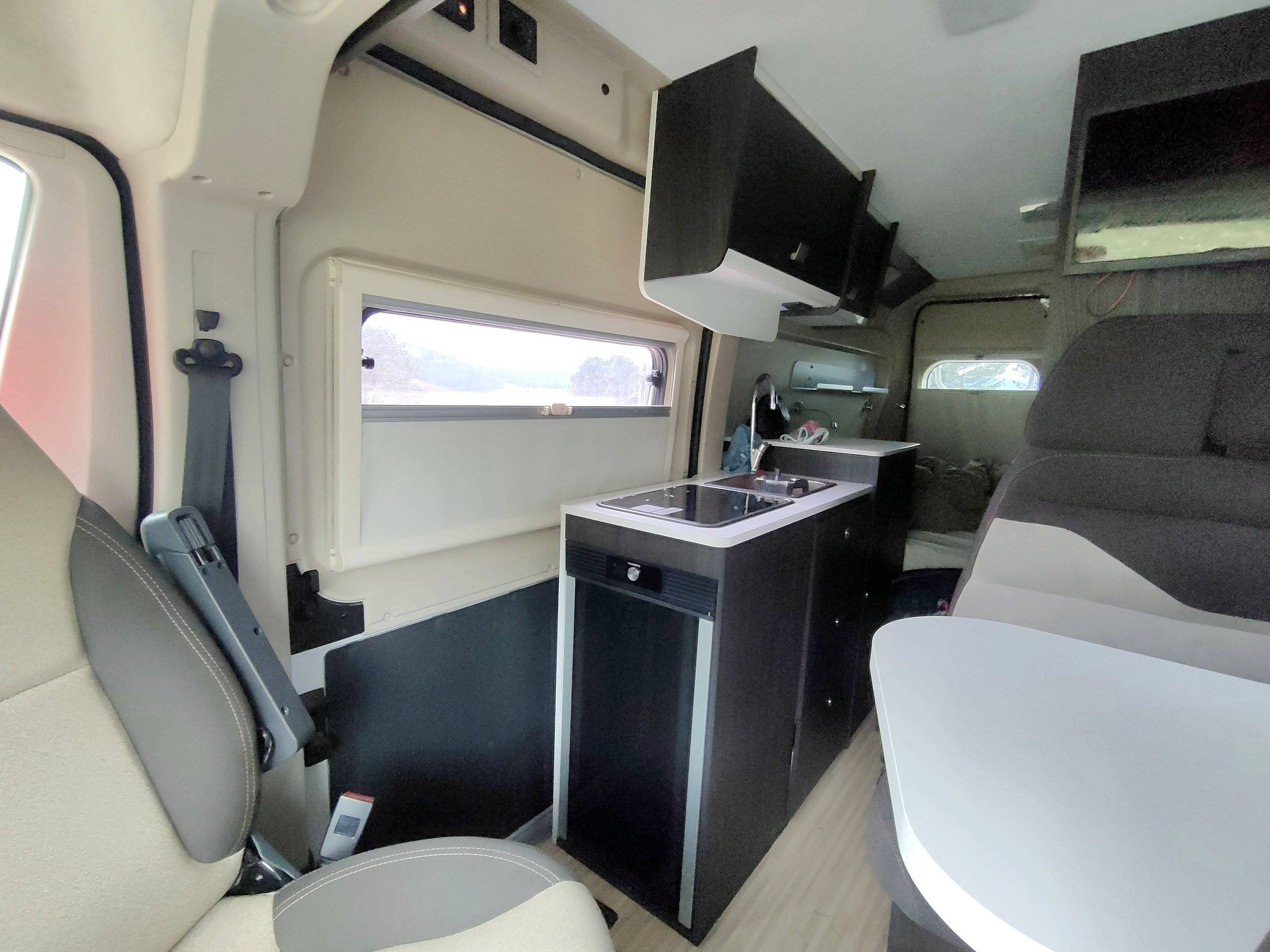 Área de jantar Fiat Ducato - Yescapa